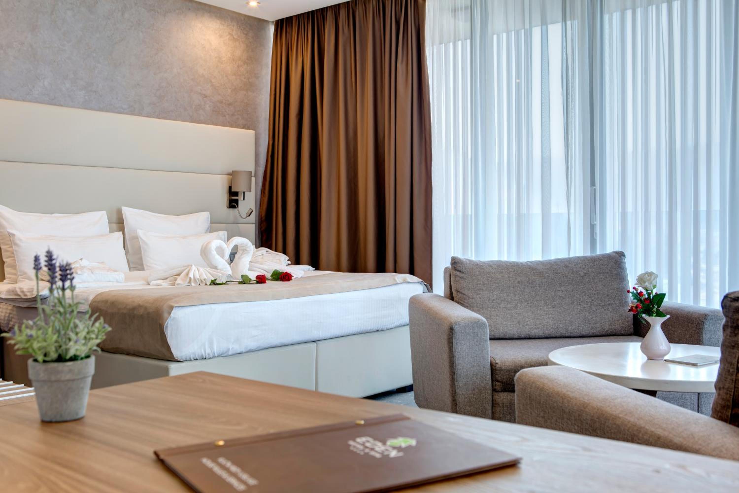 King Suite with Balcony photo 3