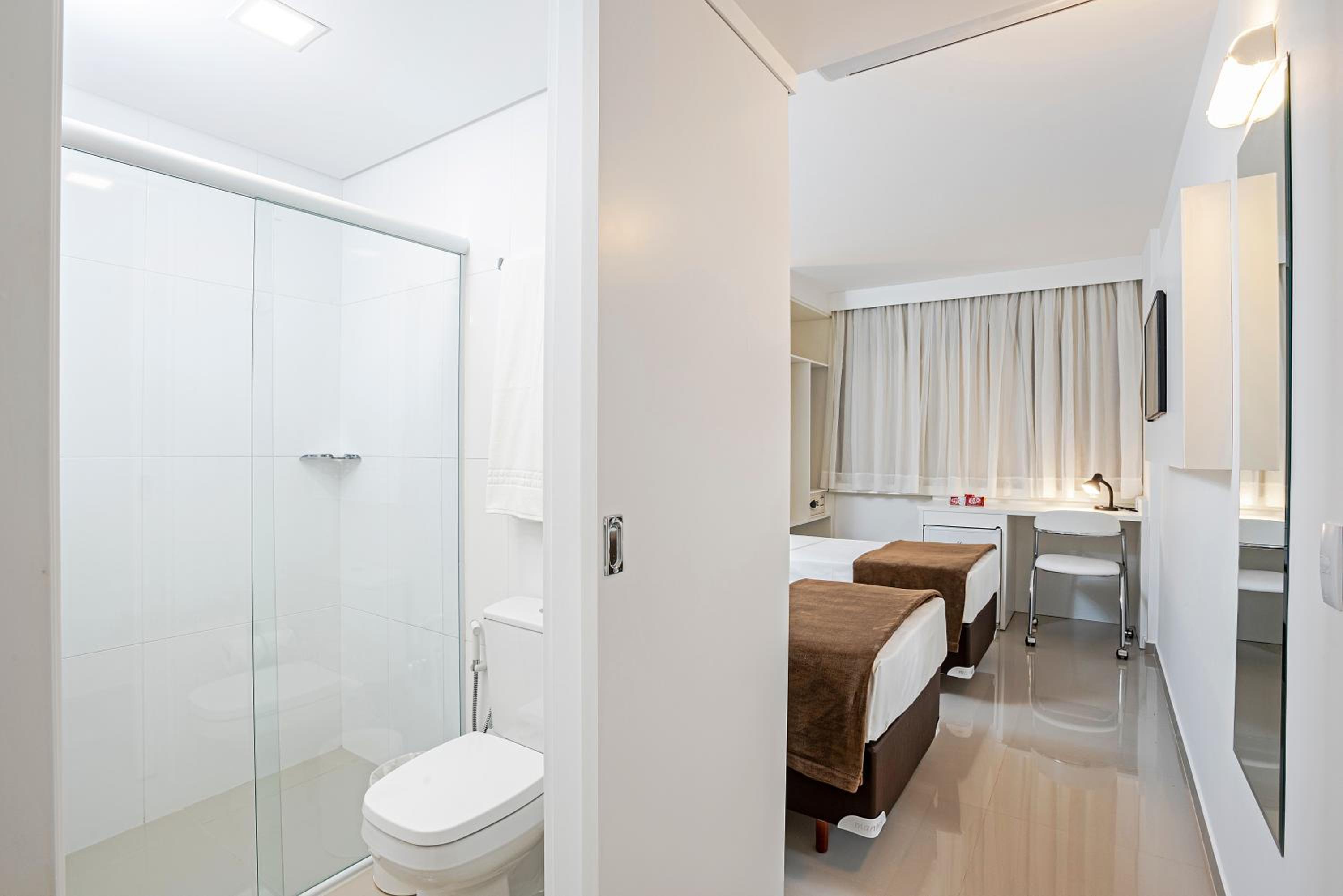 Standard Twin Room - Photo 3