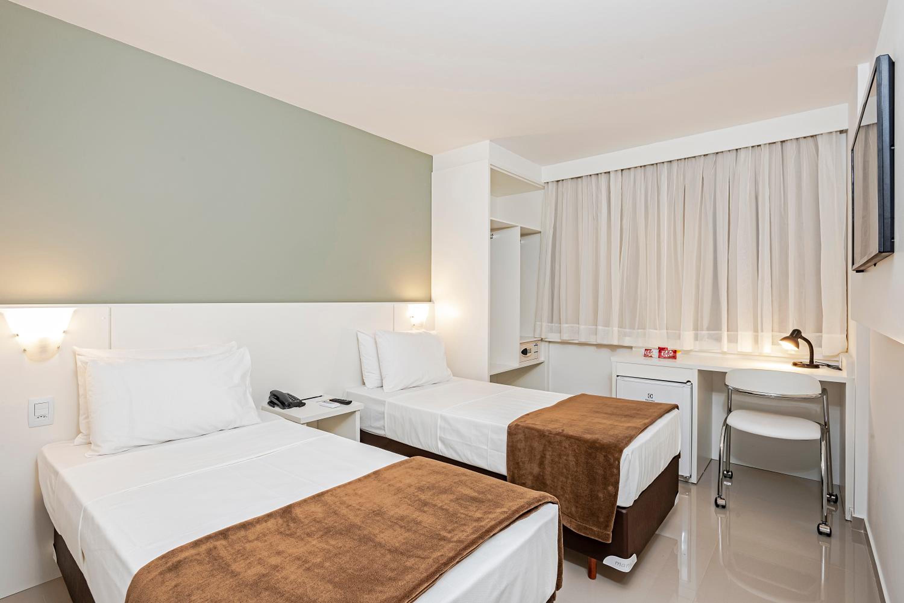 Standard Twin Room - Photo 1