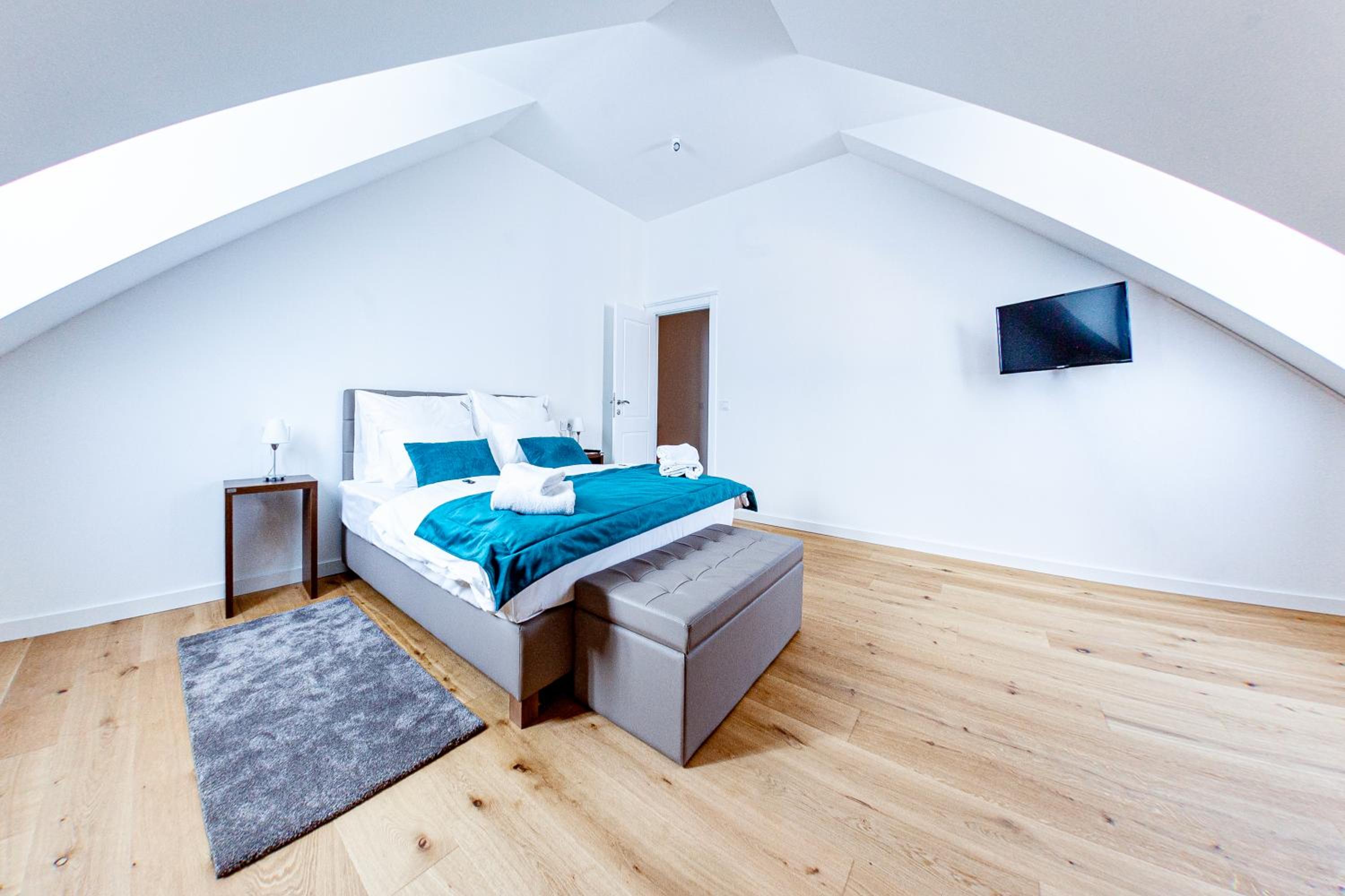 Suite - Photo 3