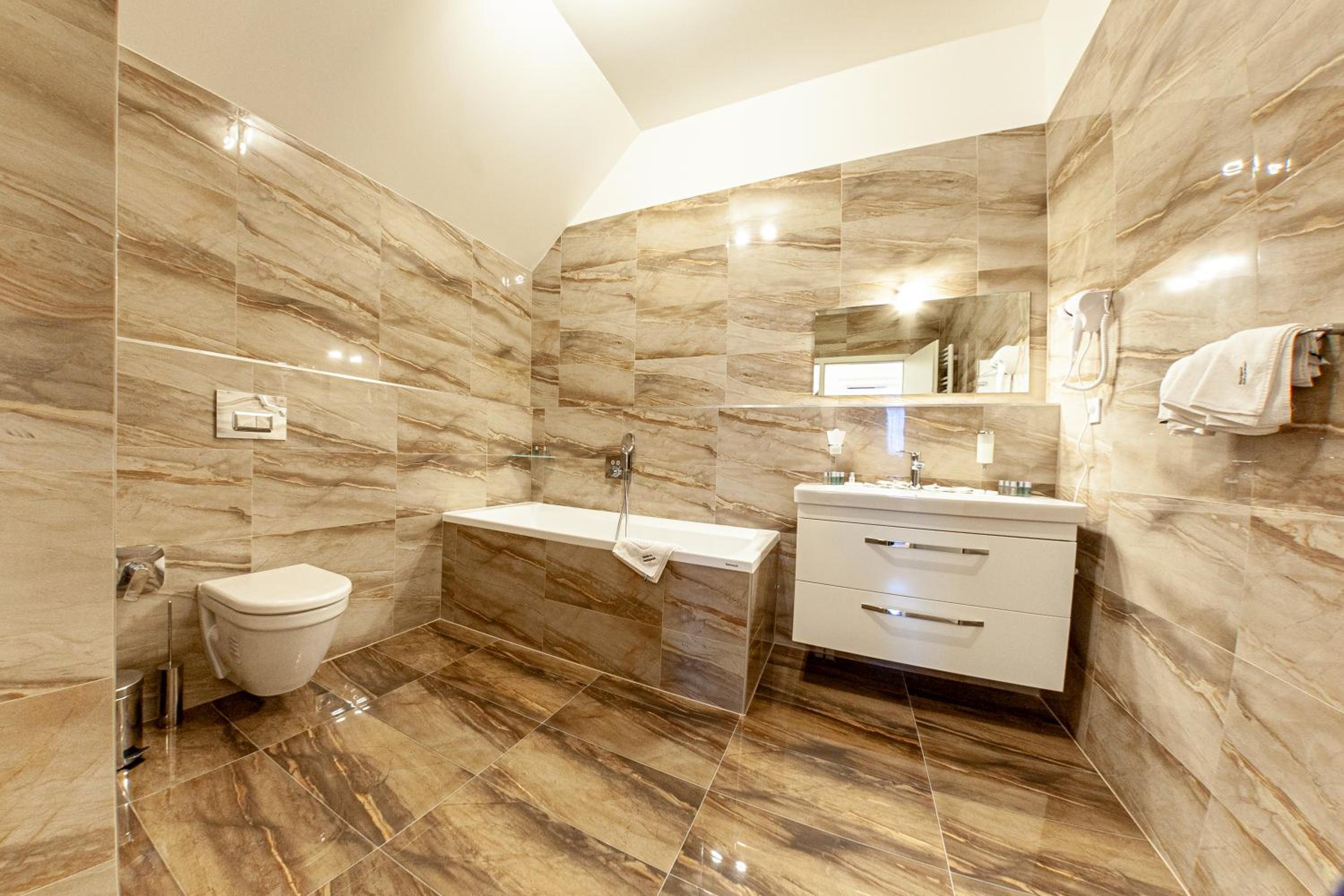 Suite - Photo 2