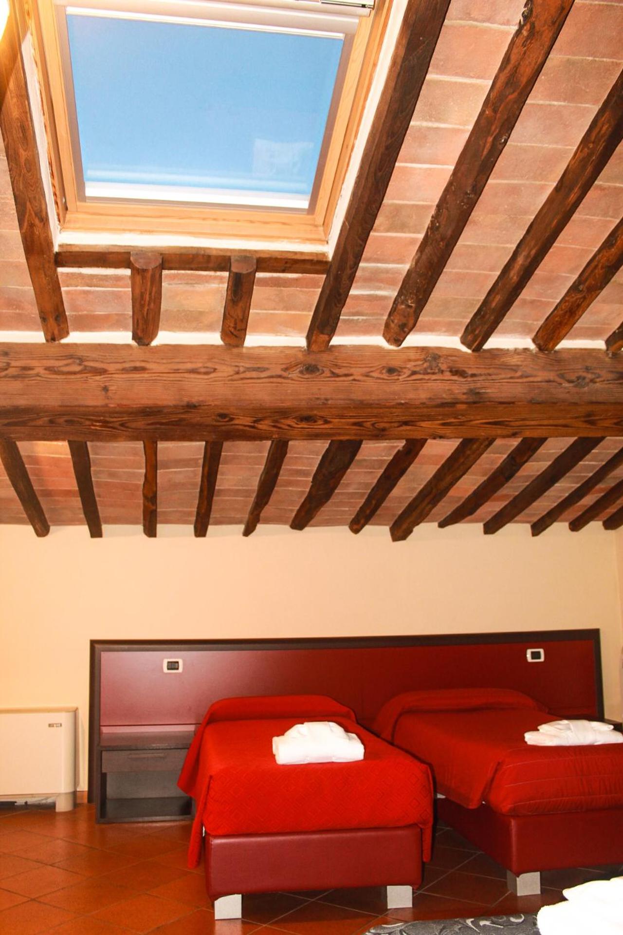 Quadruple Room - Photo 8