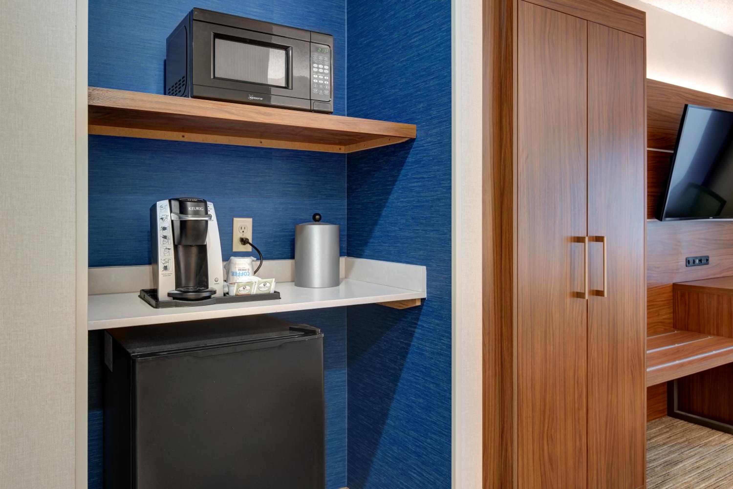 Standard King Room - Photo 2