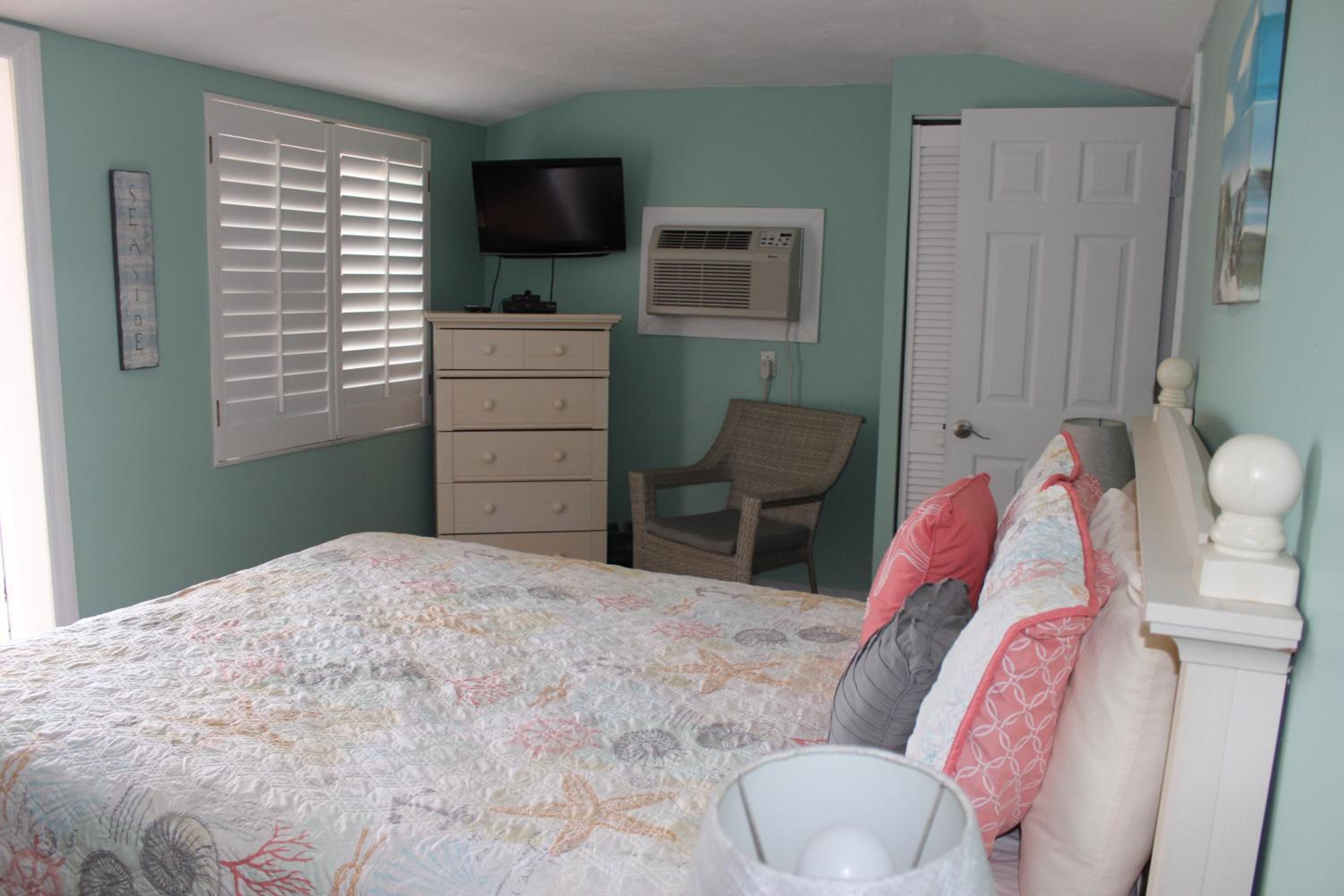 Cottage with Ocean Front - Photo 7