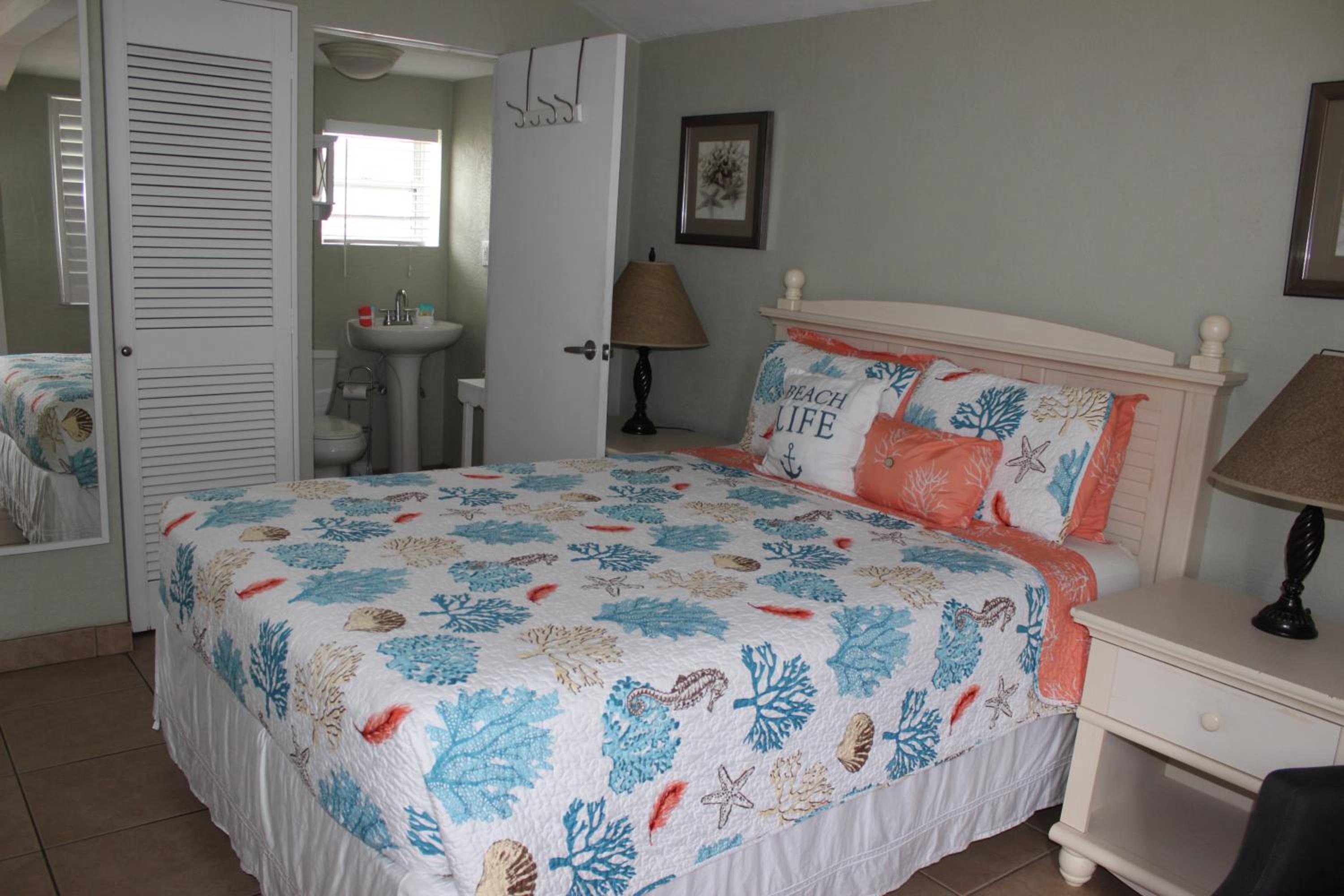 Cottage with Ocean Front - Photo 1