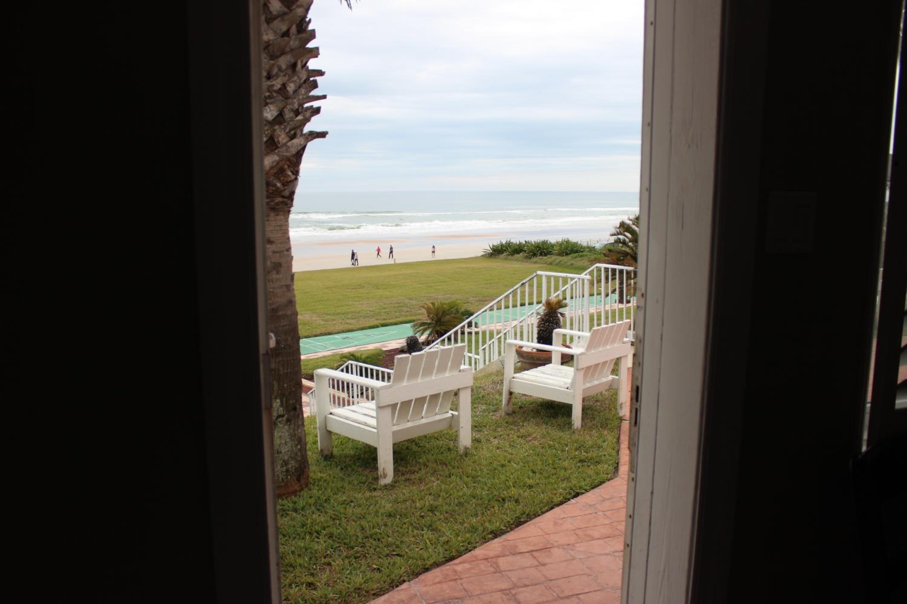 Cottage with Ocean Front - Photo 6