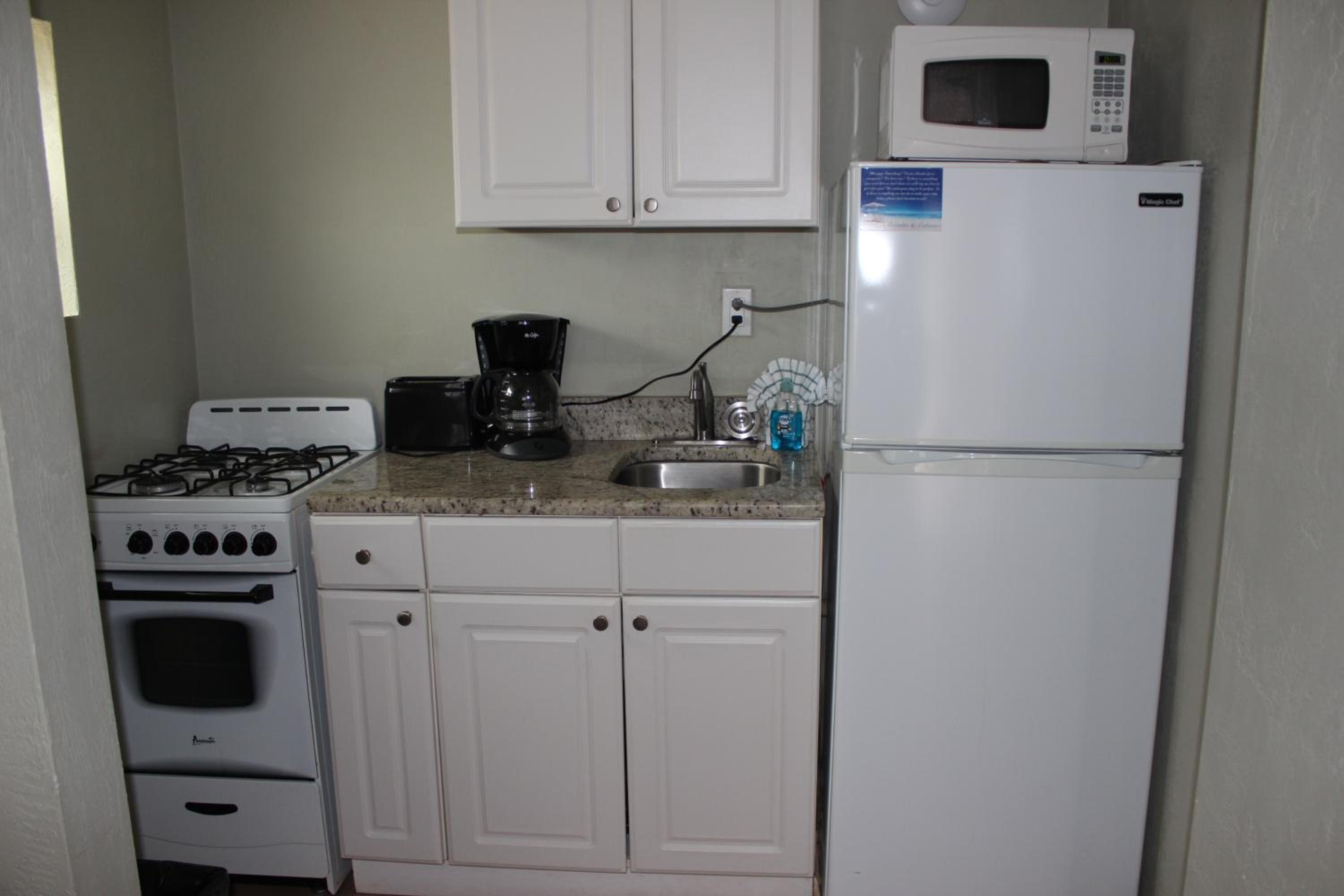 Cottage with Ocean Front - Photo 4