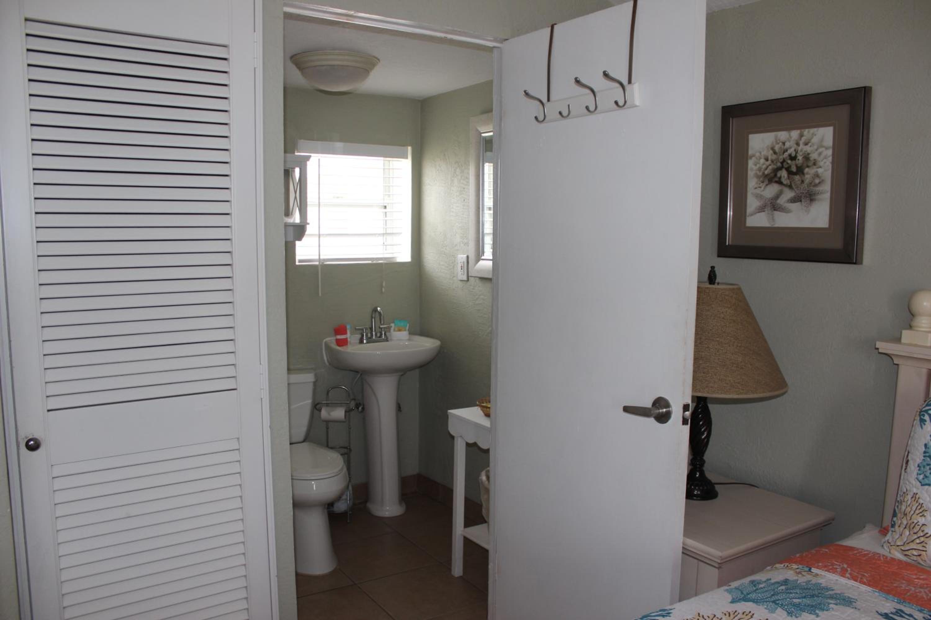Cottage with Ocean Front - Photo 12