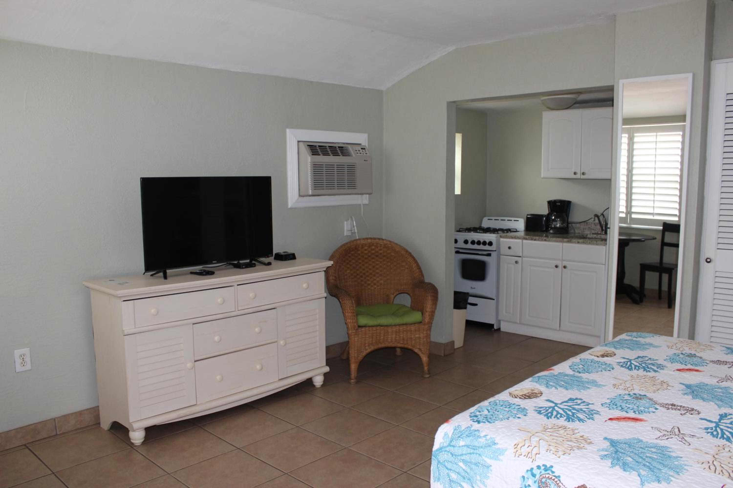 Cottage with Ocean Front - Photo 2