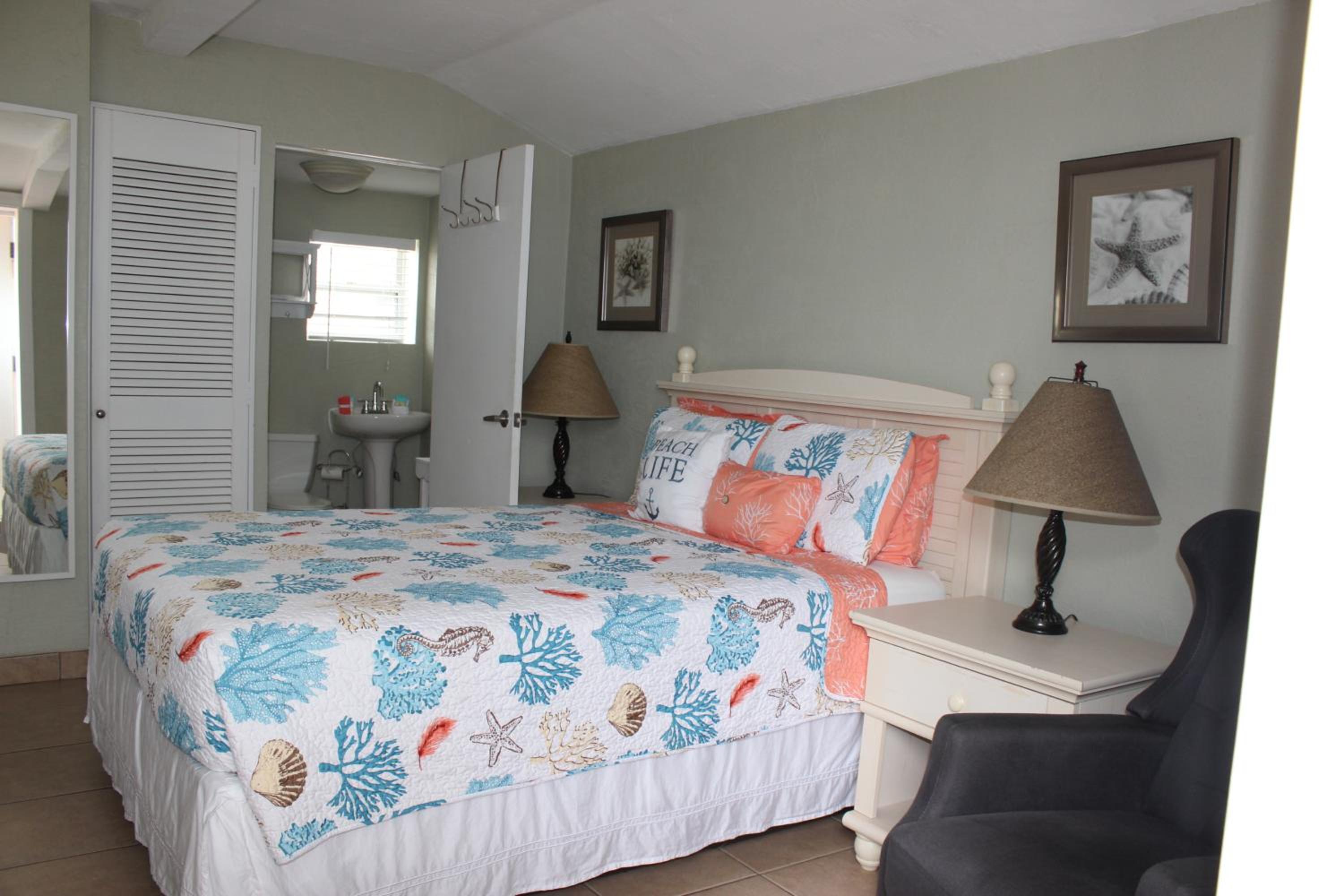 Cottage with Ocean Front - Photo 10