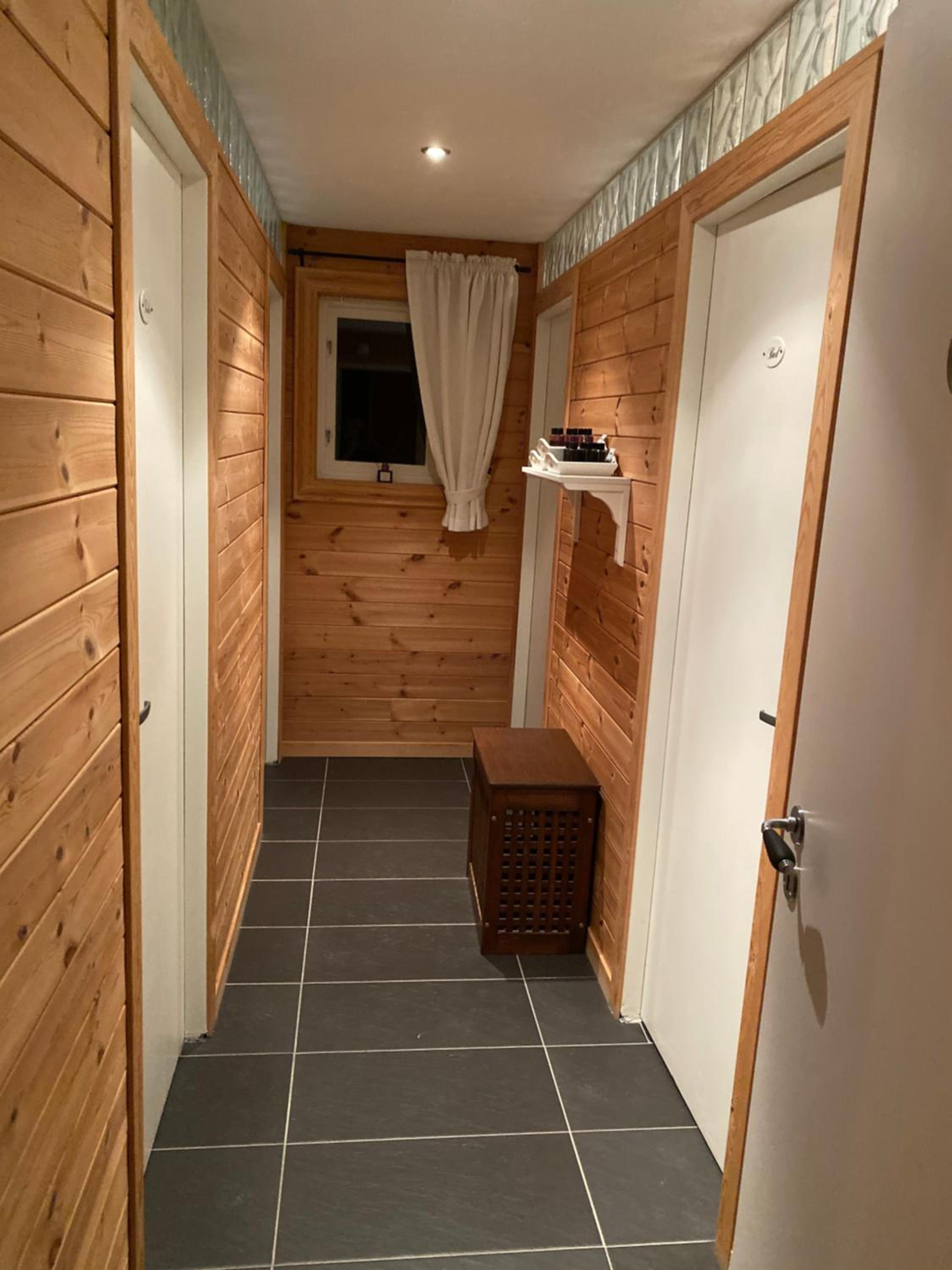 Double Room with Shared Bathroom photo 3