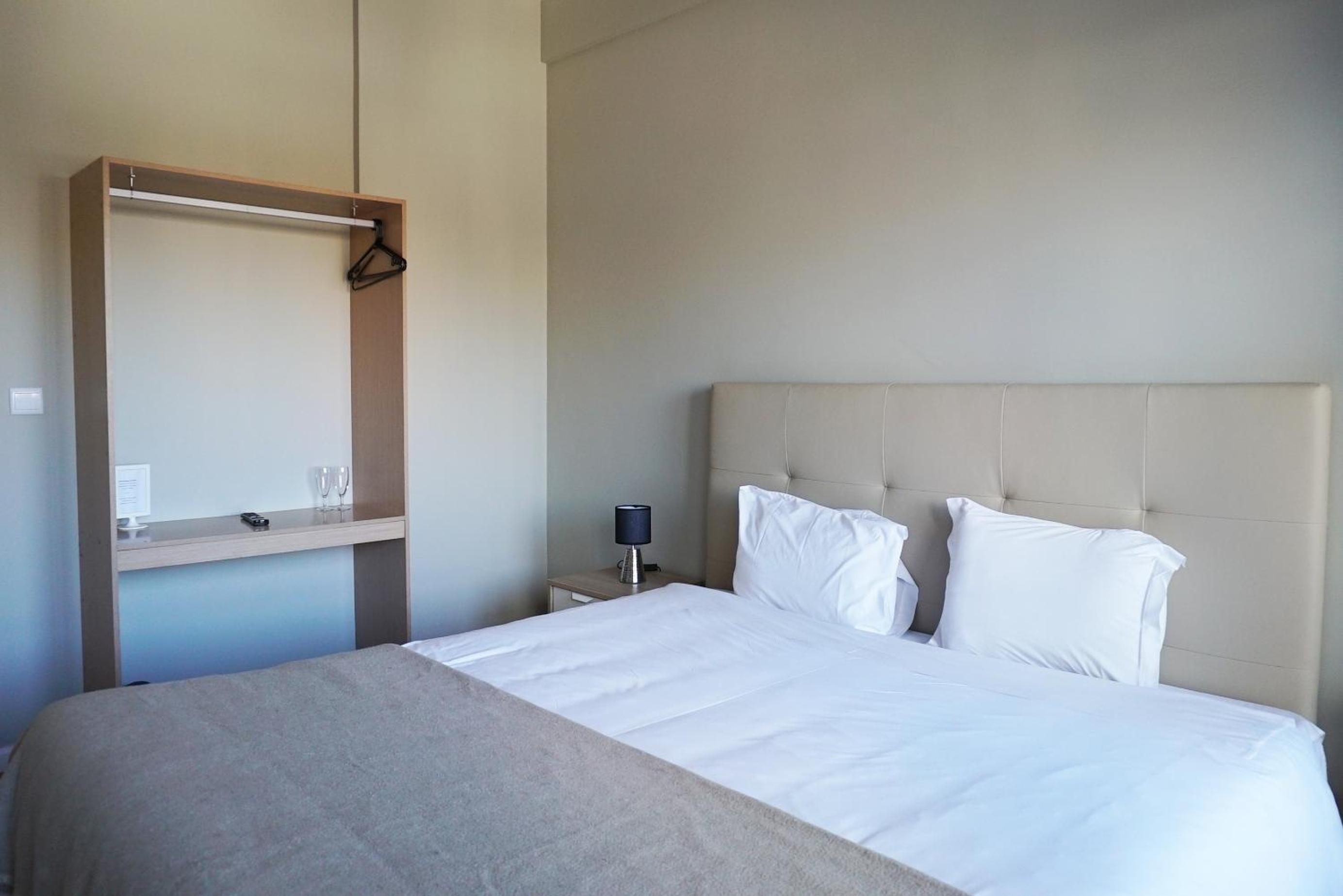 Double Room with Balcony - Photo 3