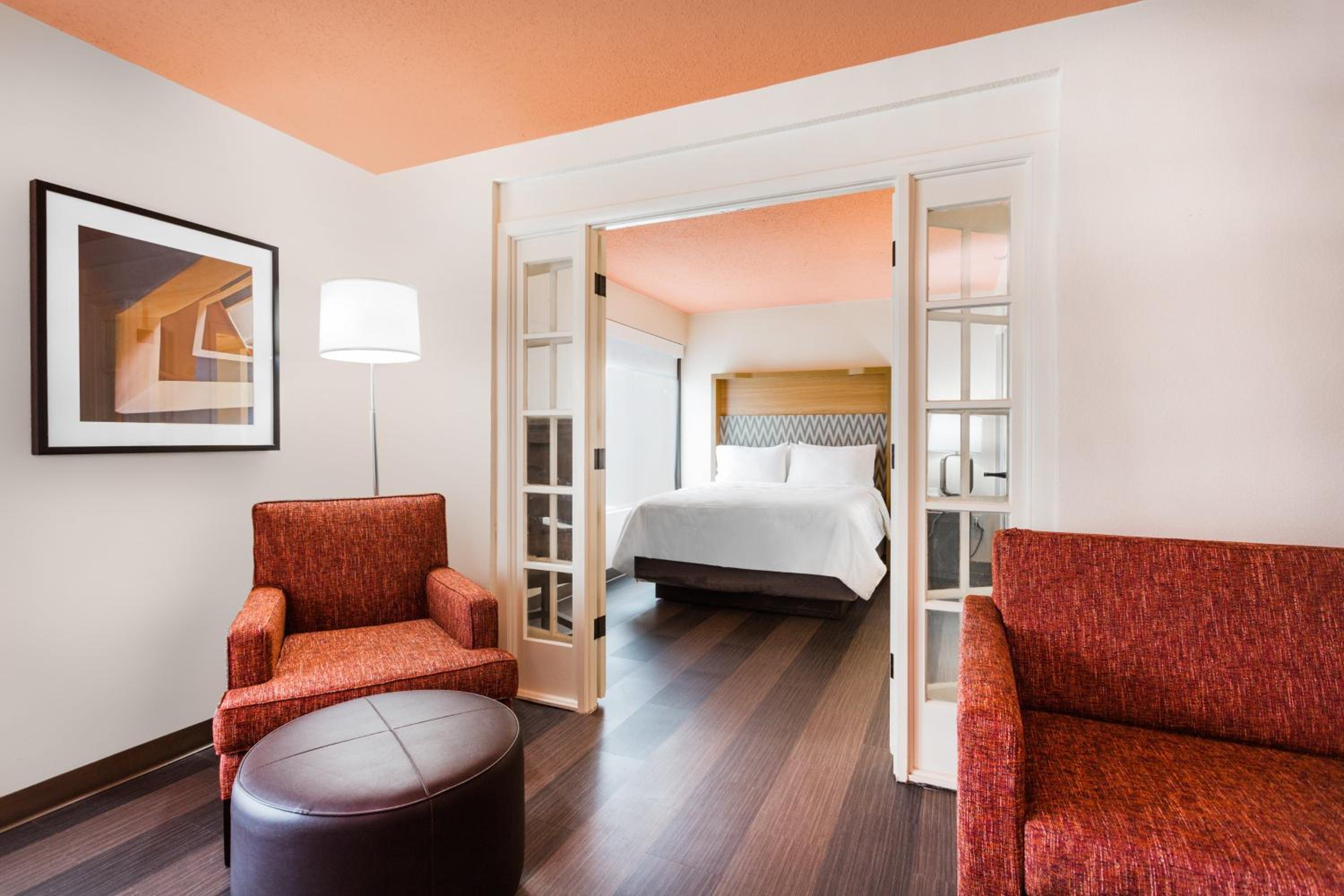 Deluxe Queen Suite - Photo 1