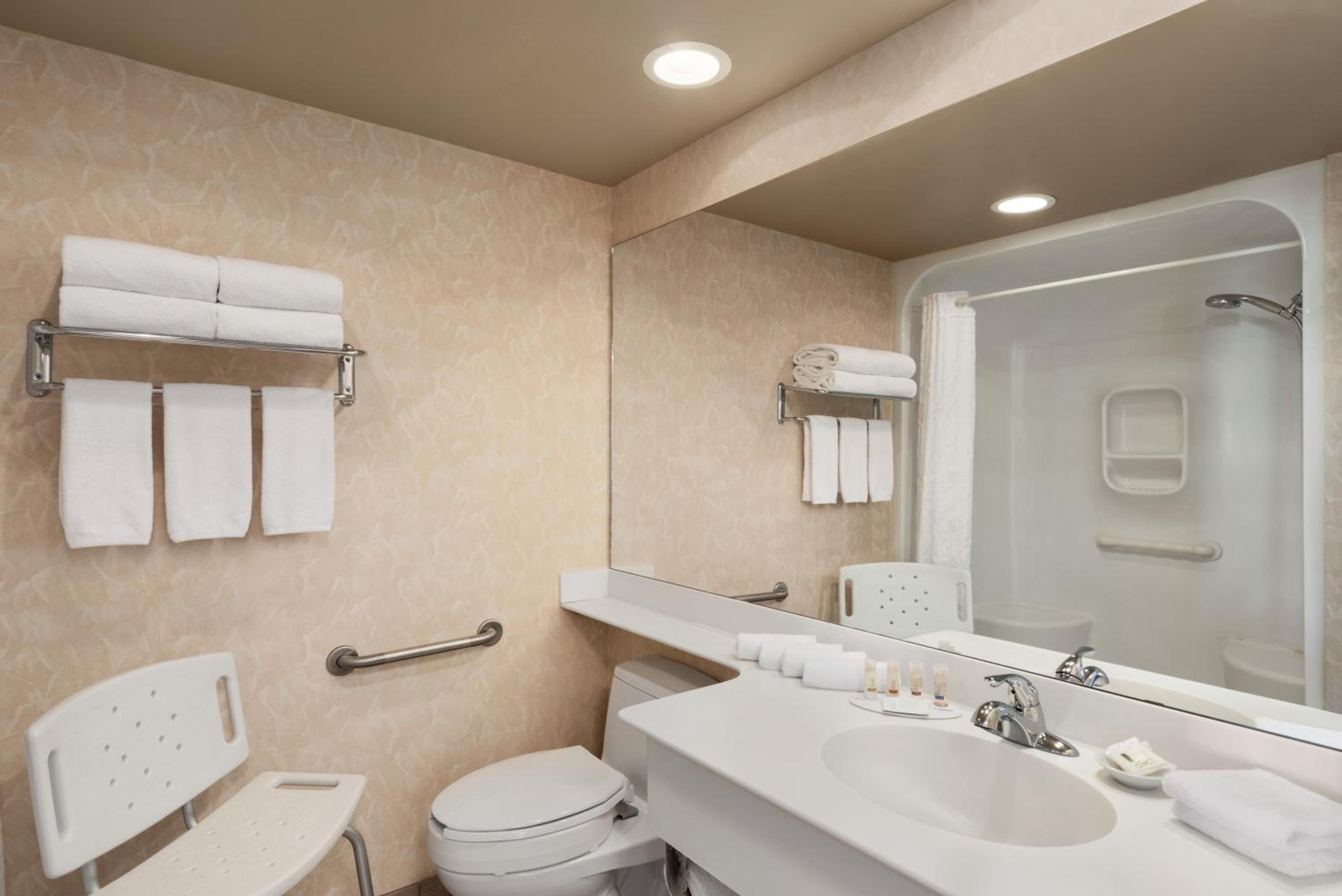 King Room - Mobility Access/Non-Smoking photo 2