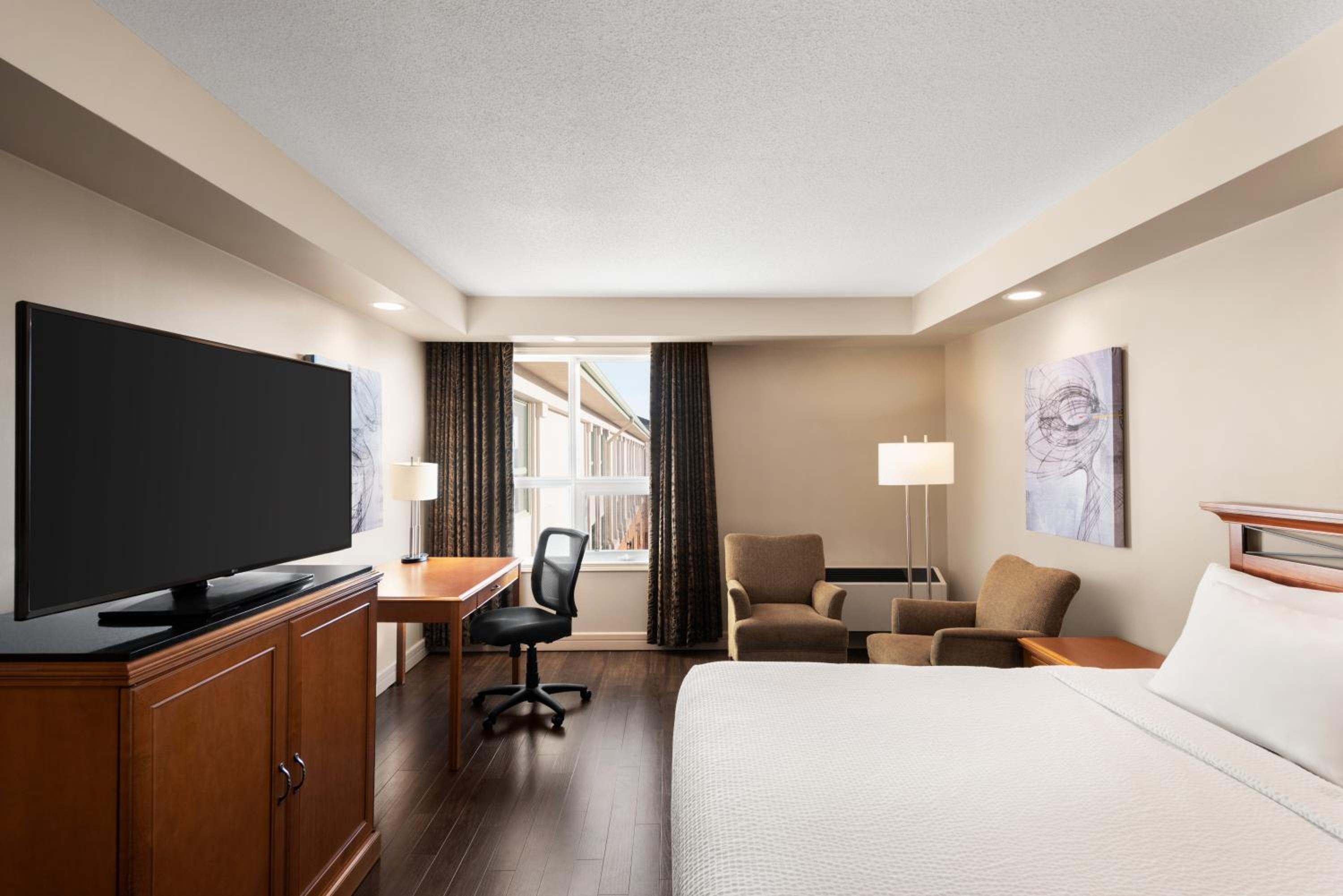 Deluxe King Room - Non-Smoking