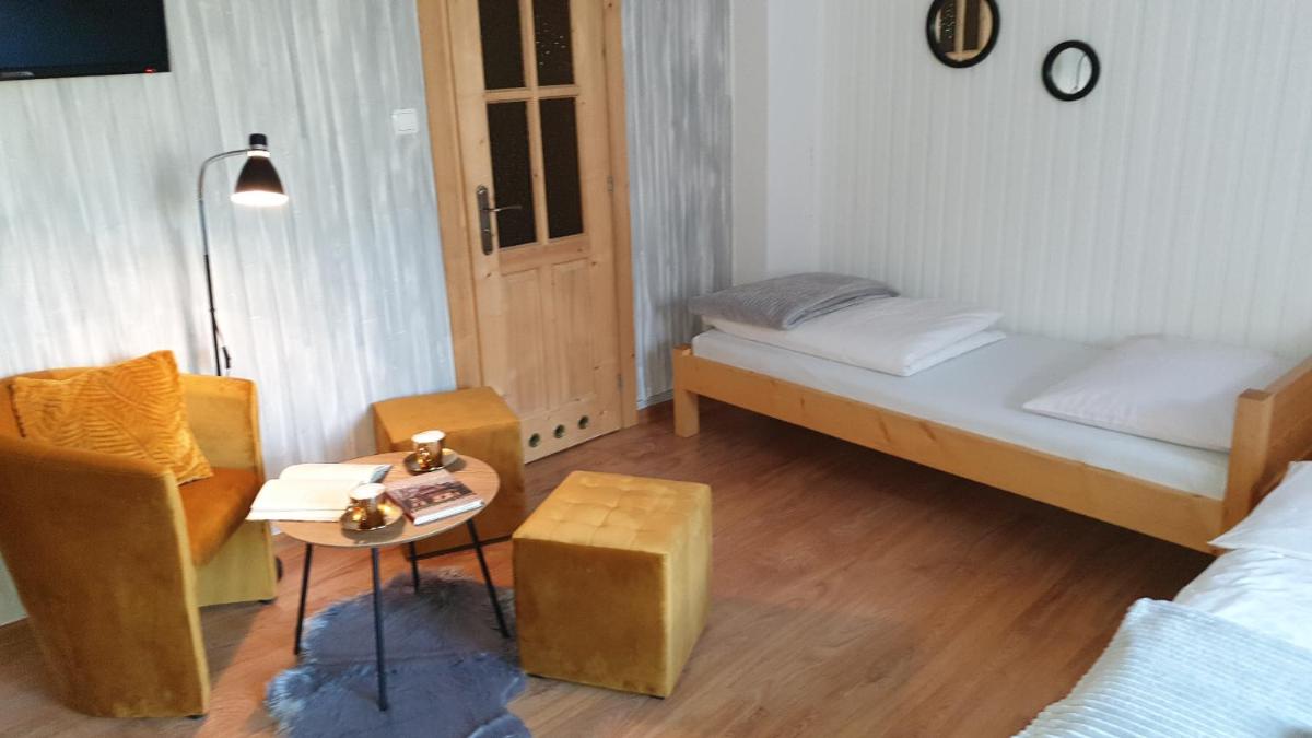 Quadruple Room with Bathroom - Photo 6
