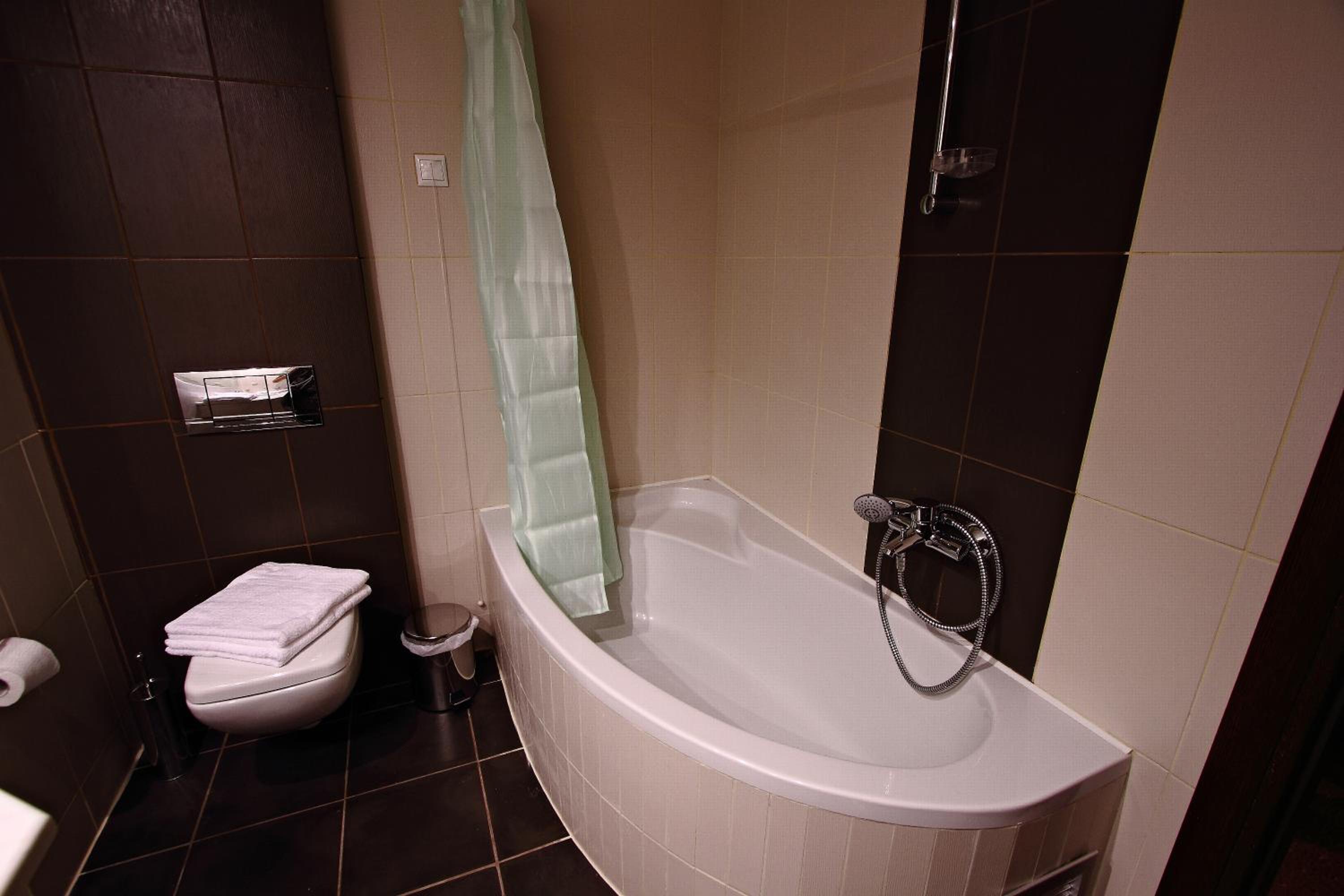 Double or Twin Room - Photo 4
