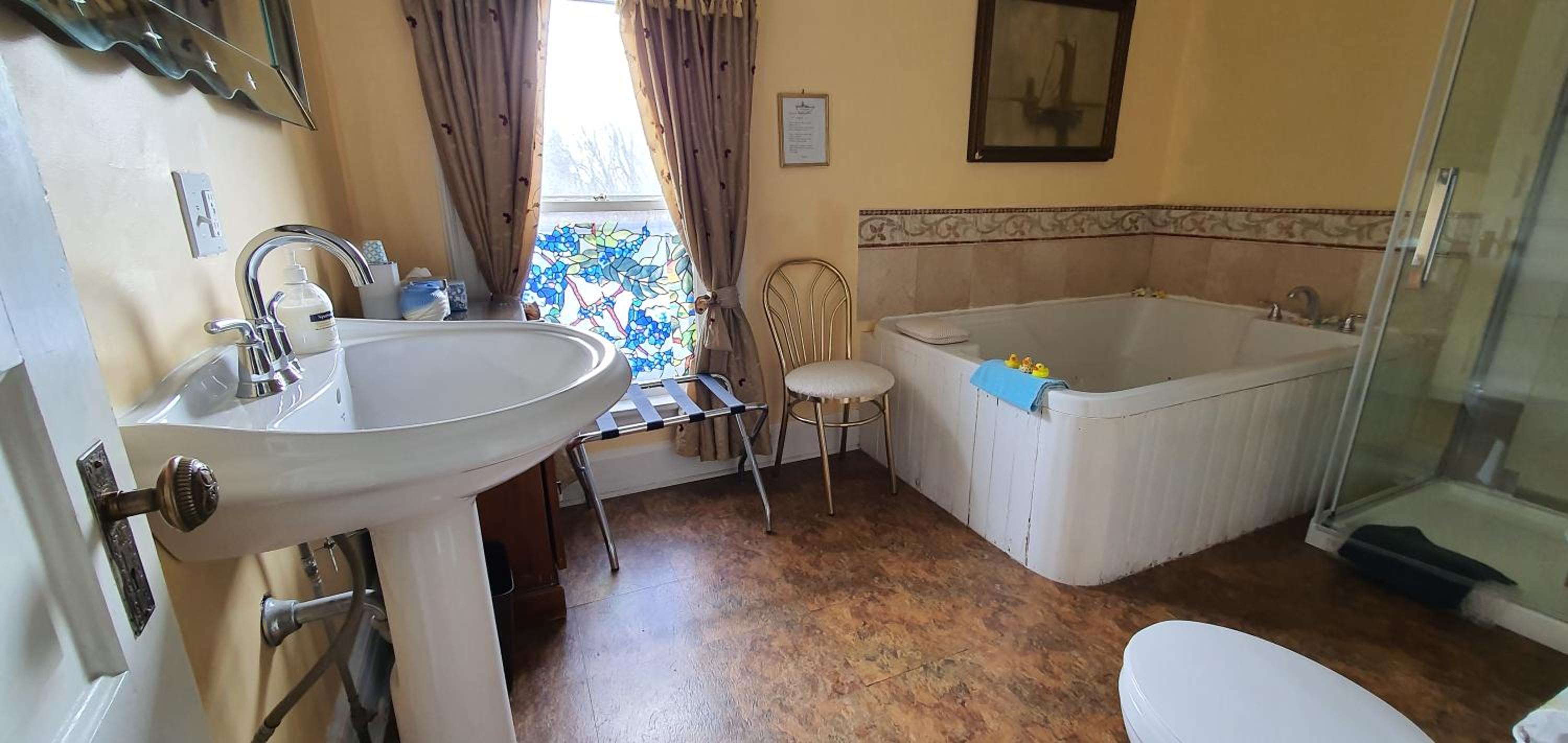 King Room with Spa Bath photo 3