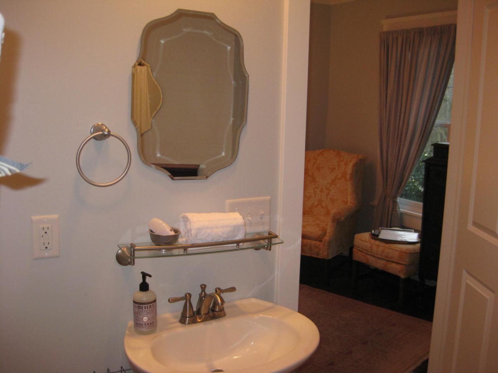 Deluxe Double Room with Shower photo 2