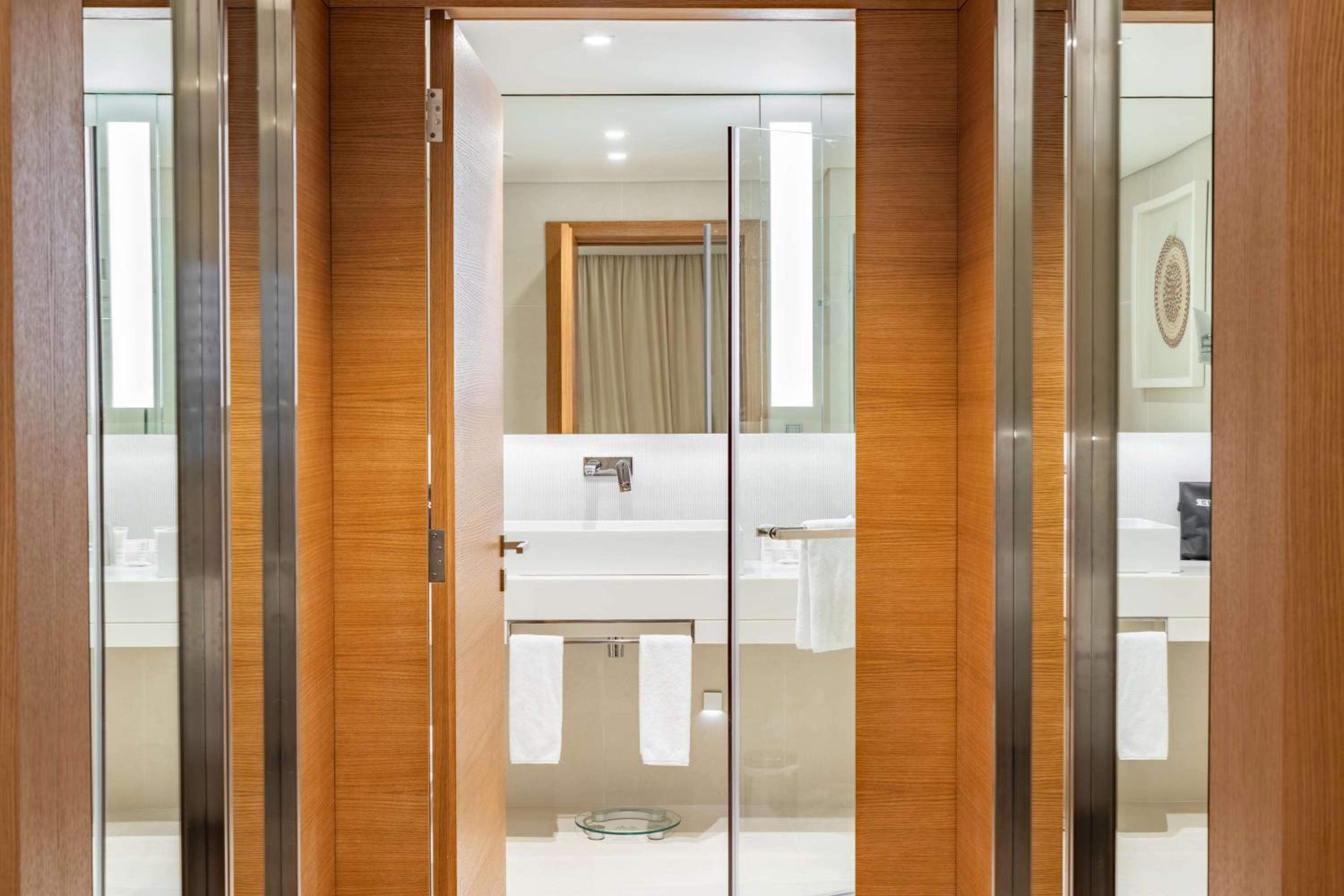 Two-Bedroom Duplex Suite with Lounge Access photo 3