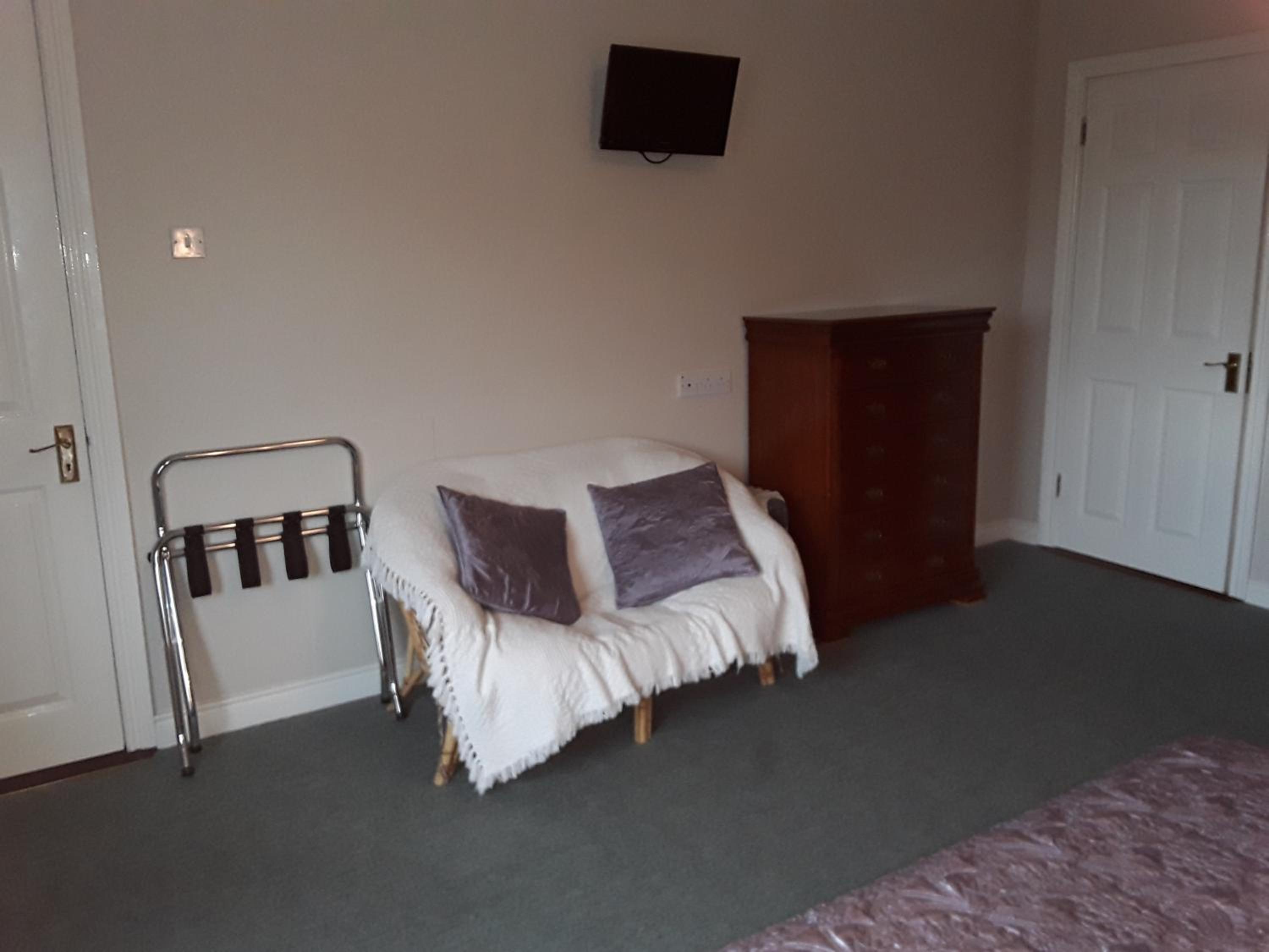 Twin Room - Photo 16