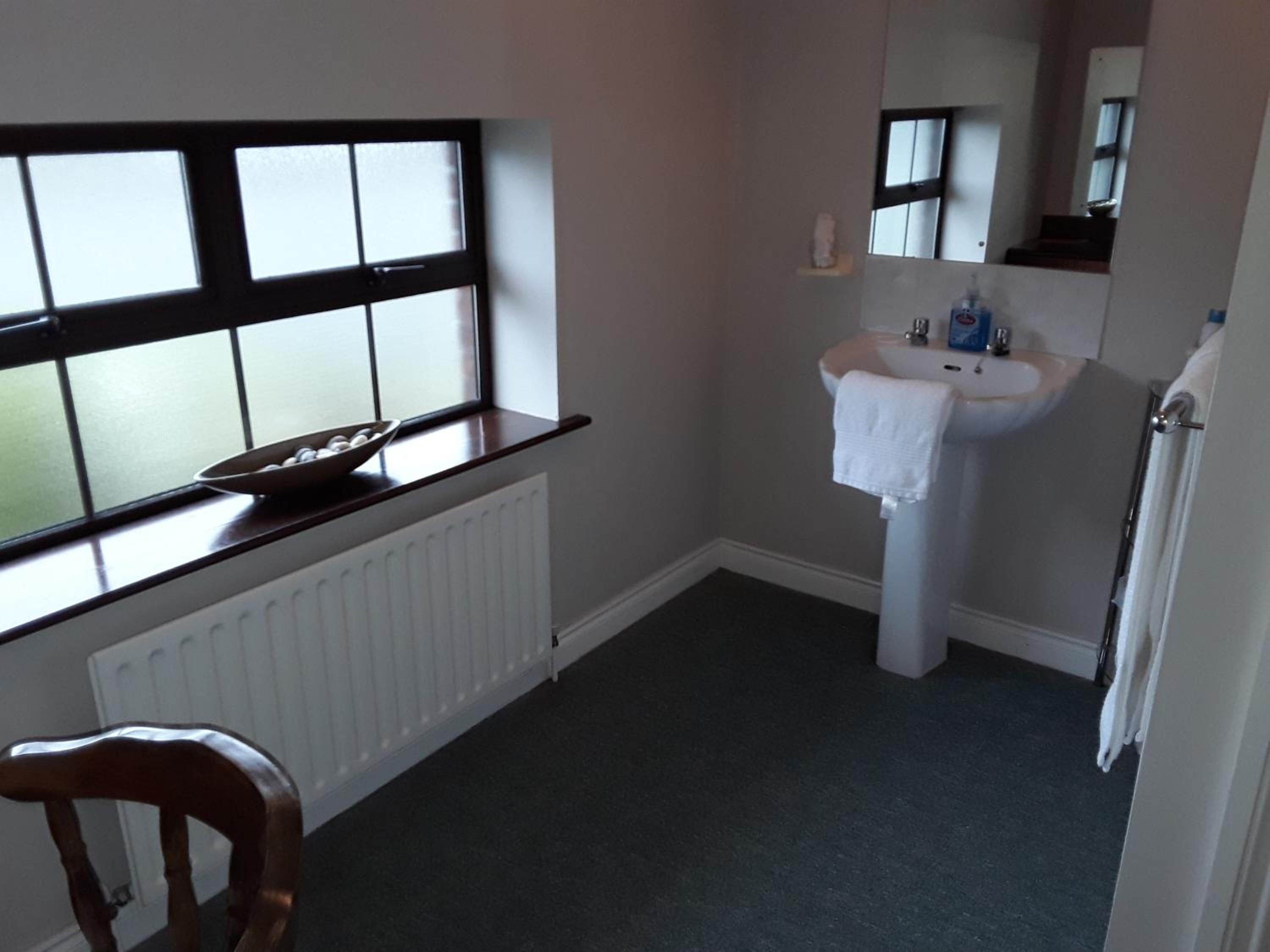 Twin Room - Photo 15