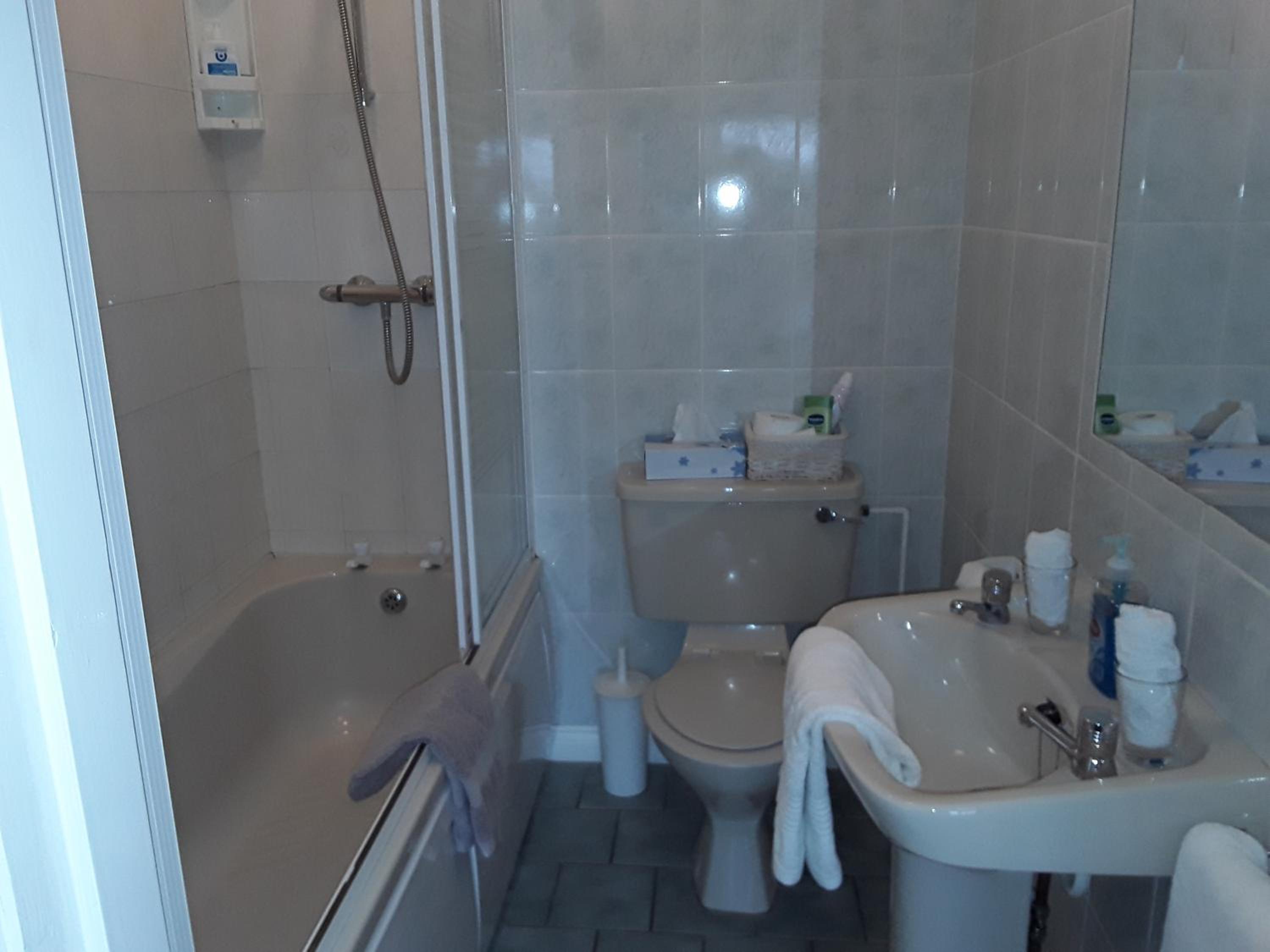 Double Room - Photo 12