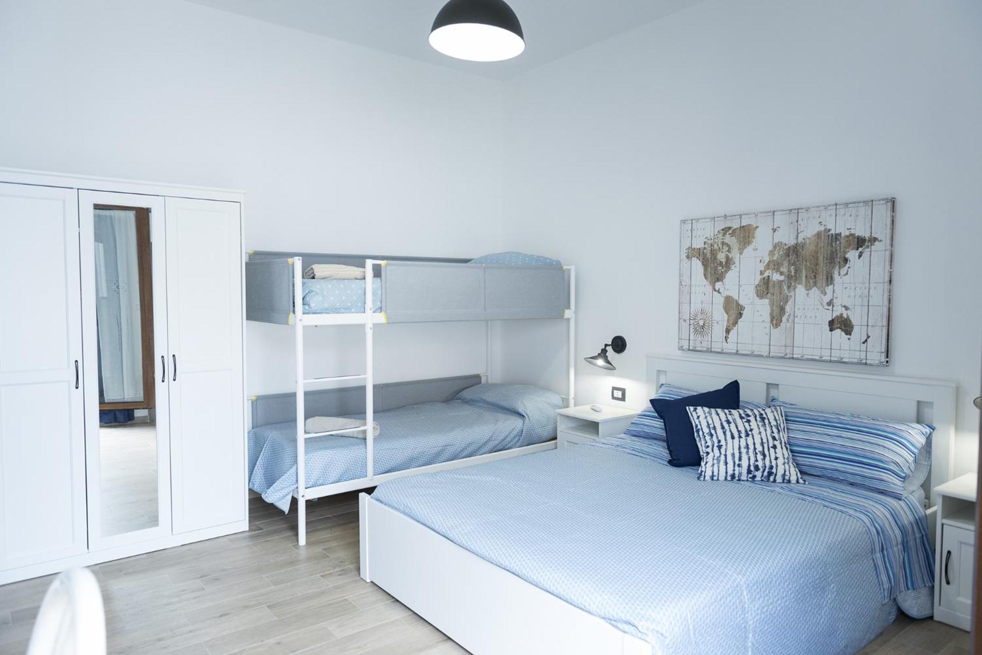 Quadruple Room with Private Bathroom photo 2