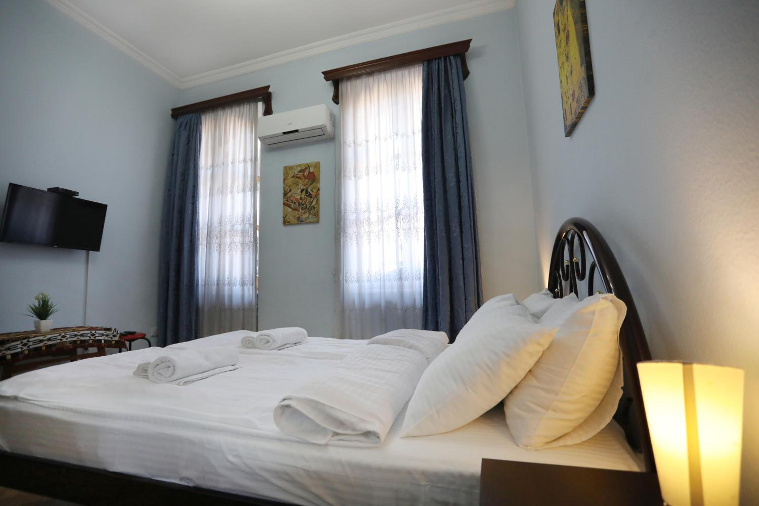 Three-Bedroom Apartment - Photo 13