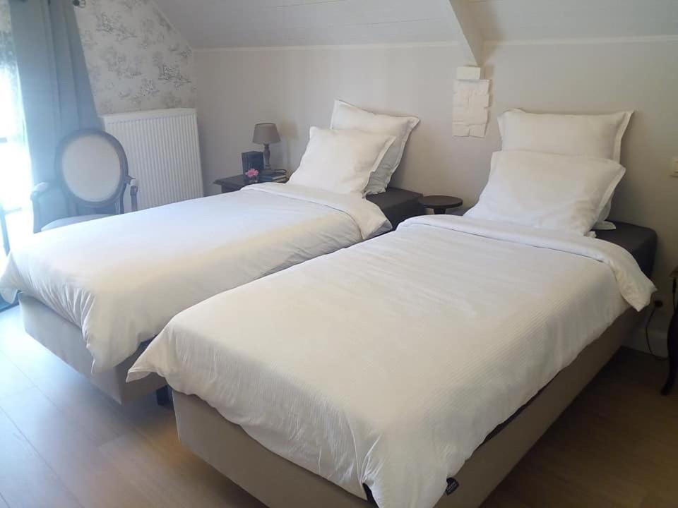 Double or Twin Room with Private Bathroom photo 3