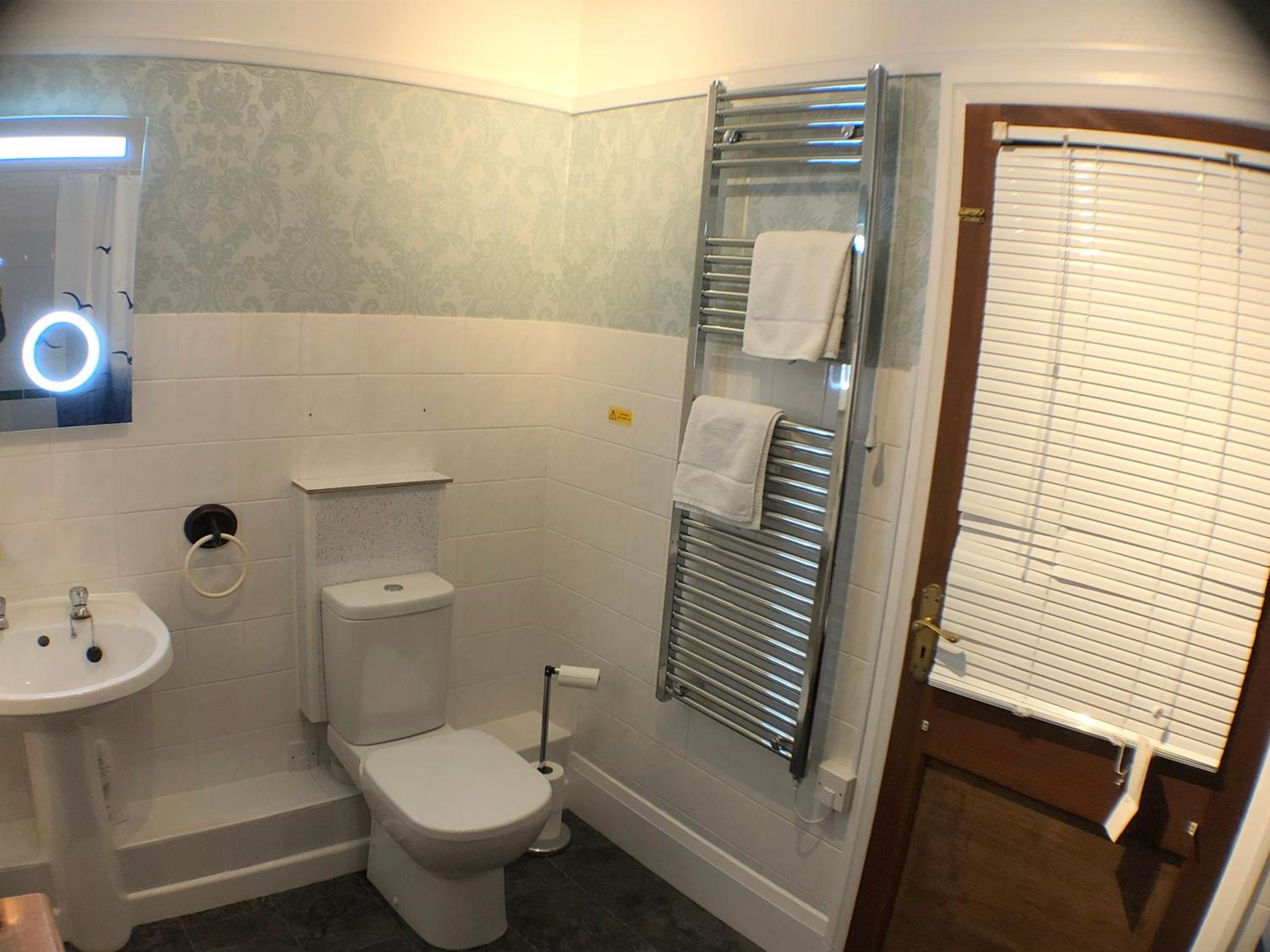 Superior Suite with Sea View - Photo 19