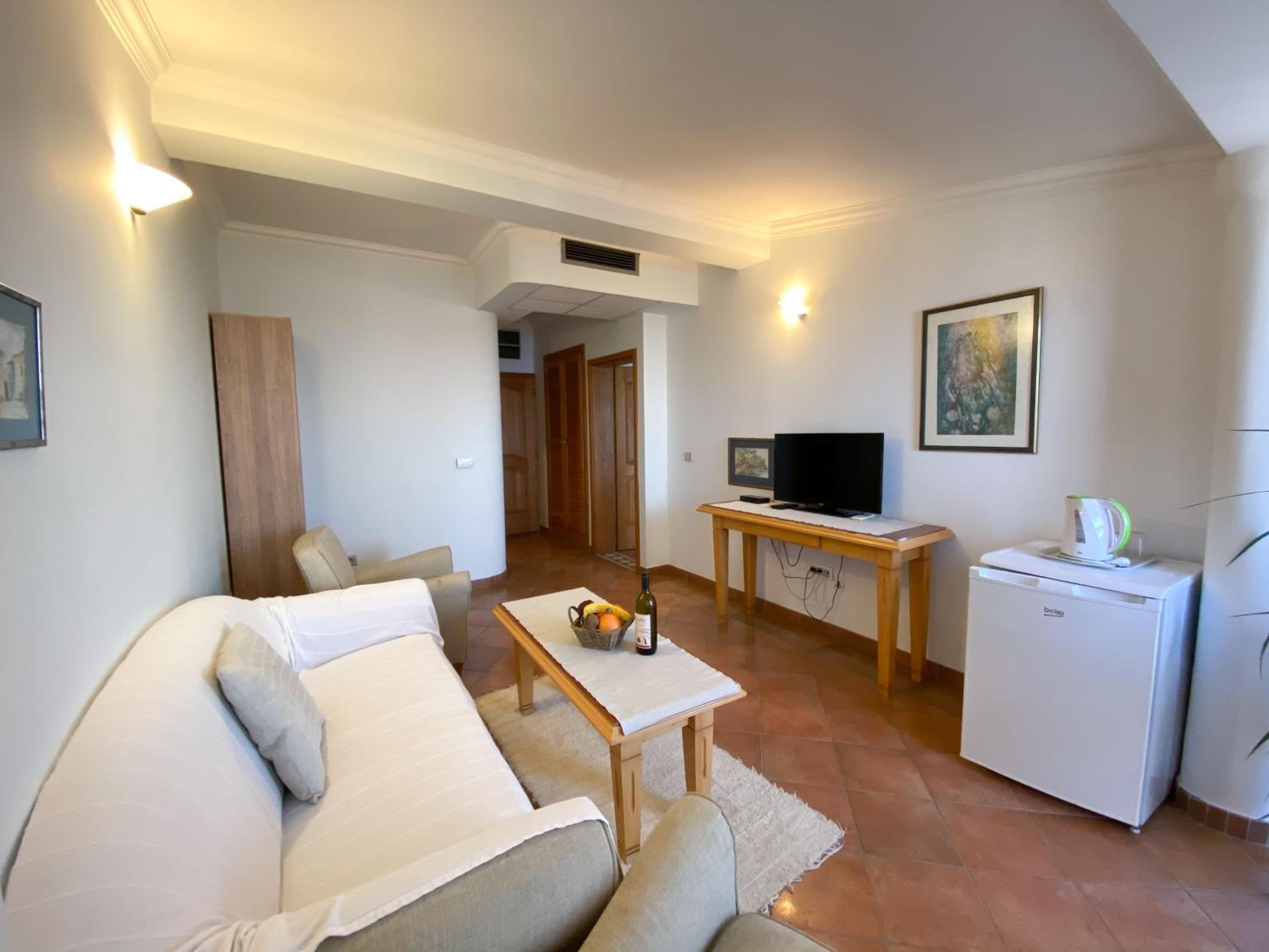 Suite with Sea View - Photo 11