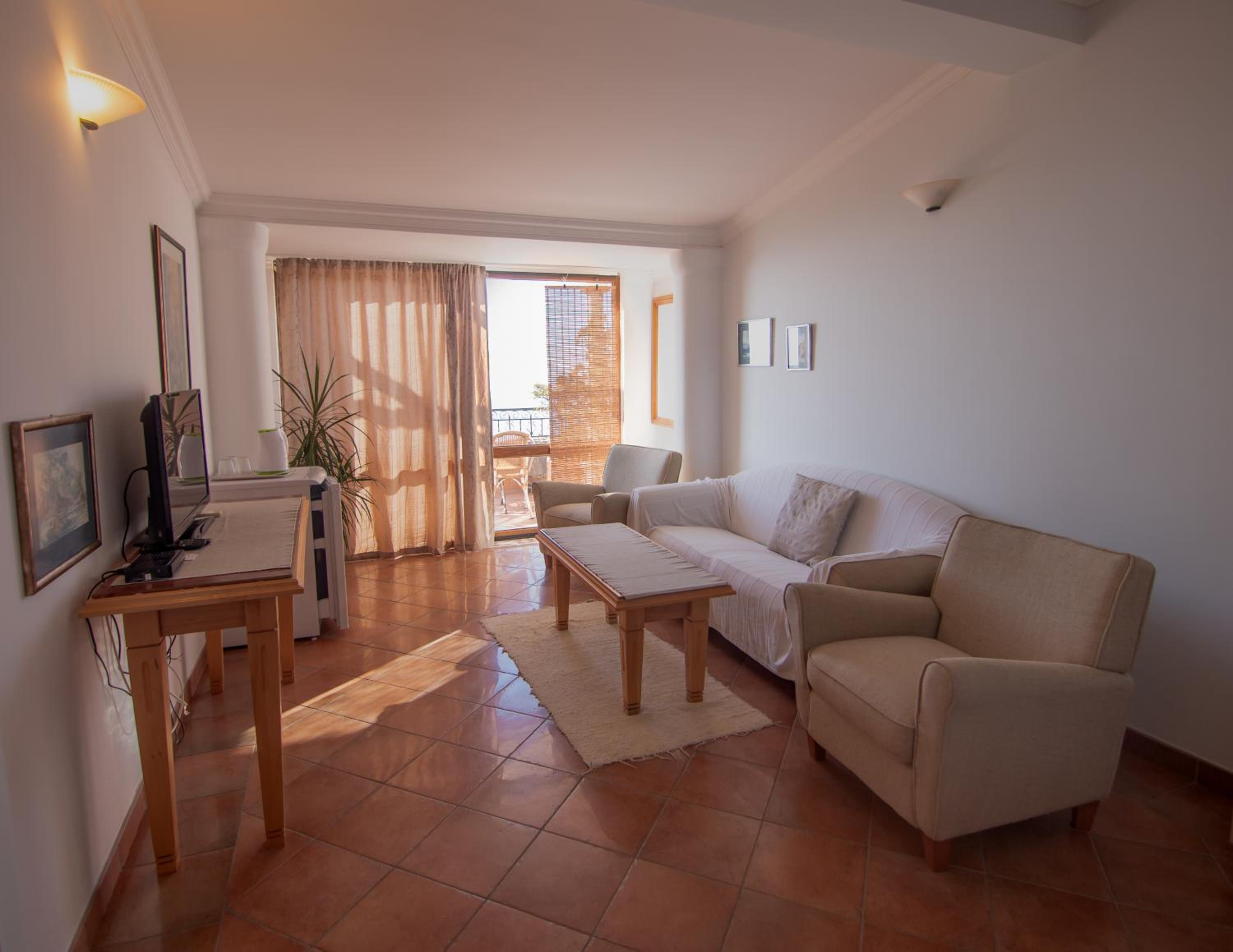 Suite with Sea View - Photo 3