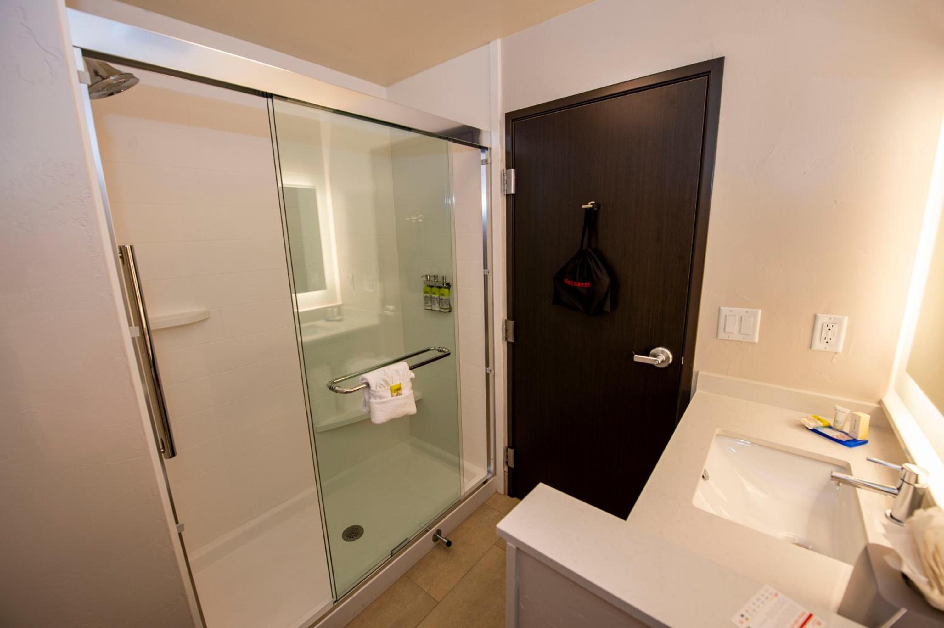 Two-Bedroom Suite photo 2