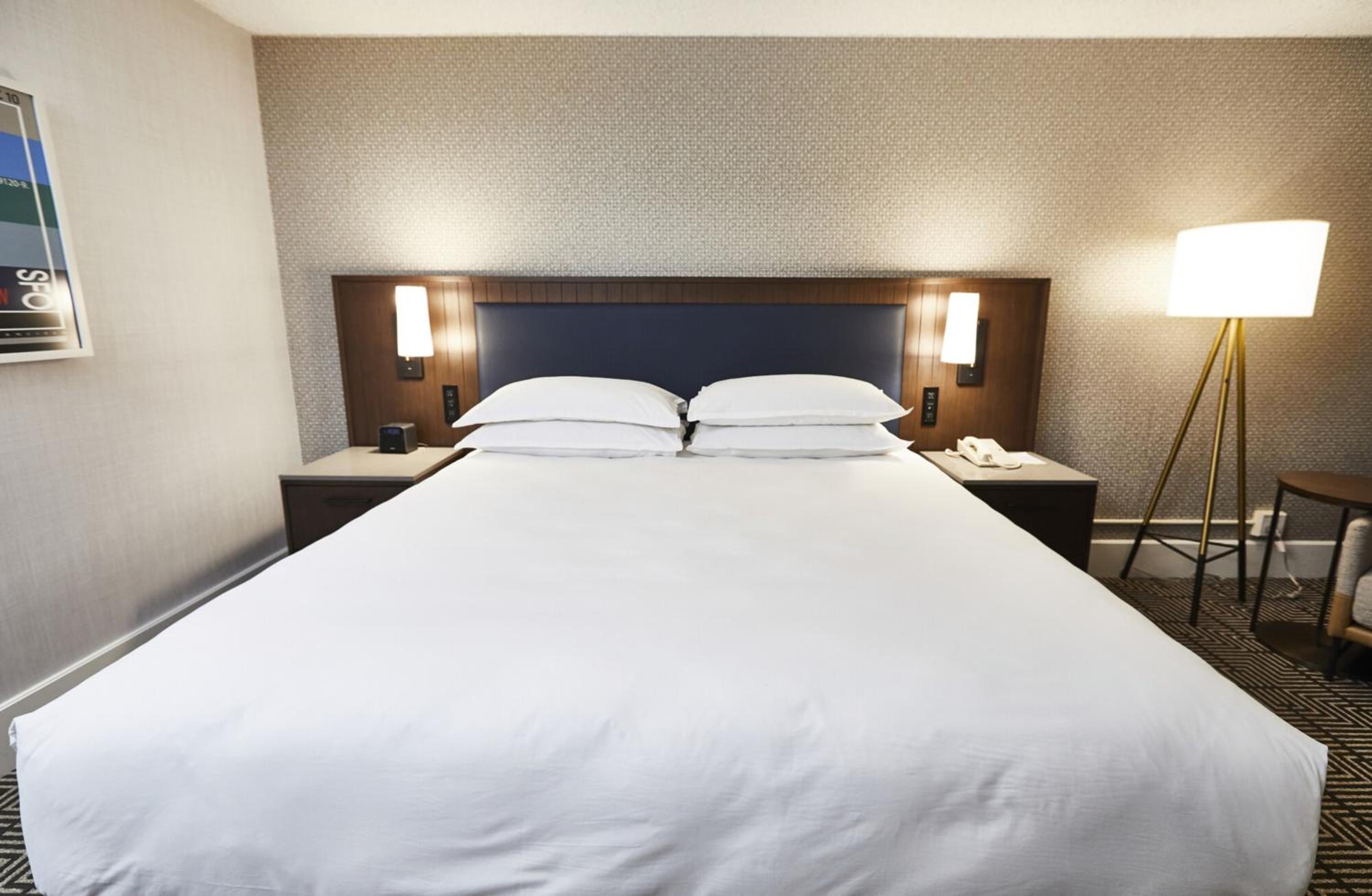 Deluxe King Room - Photo 5