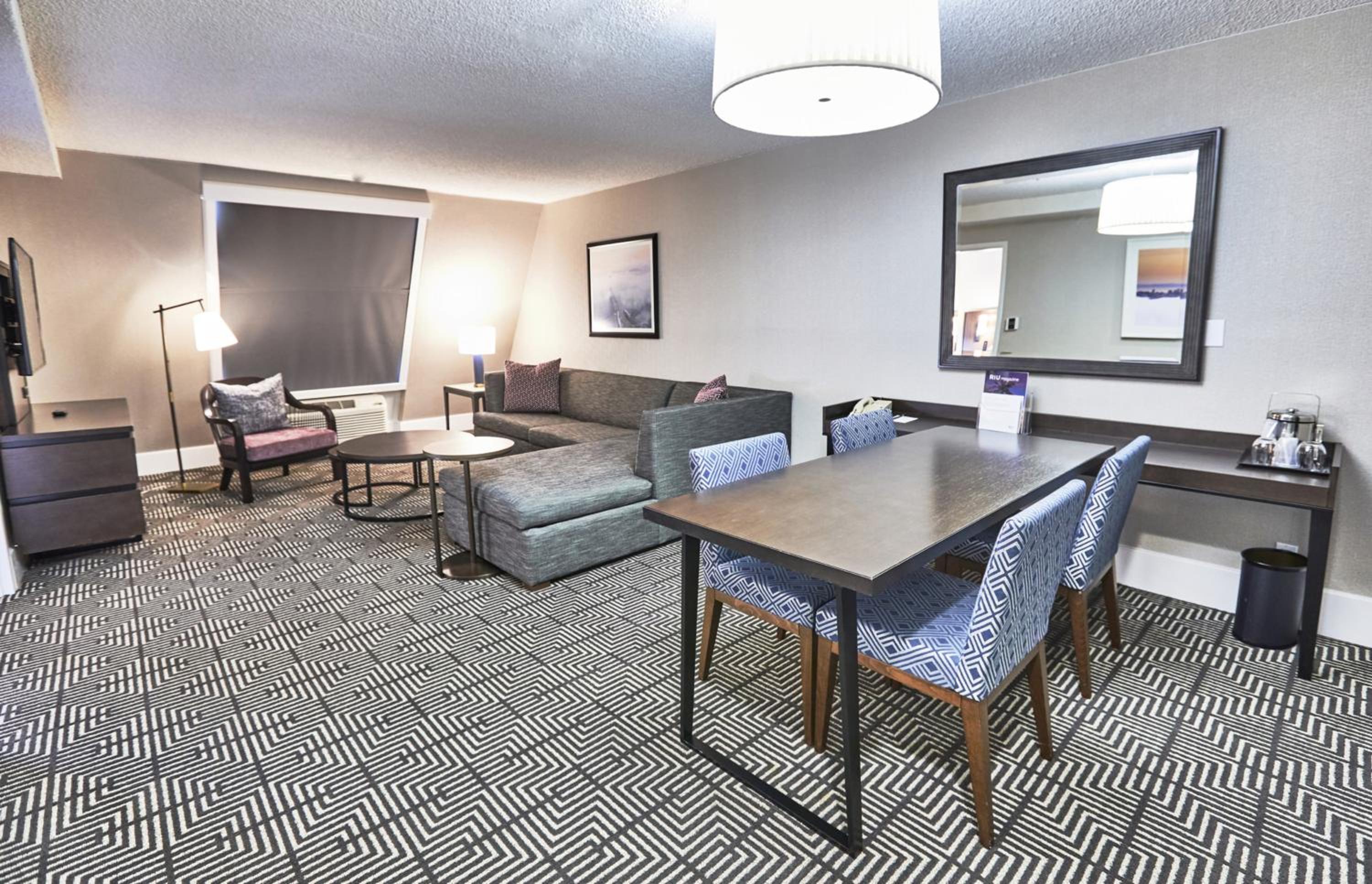 Suite - Photo 7