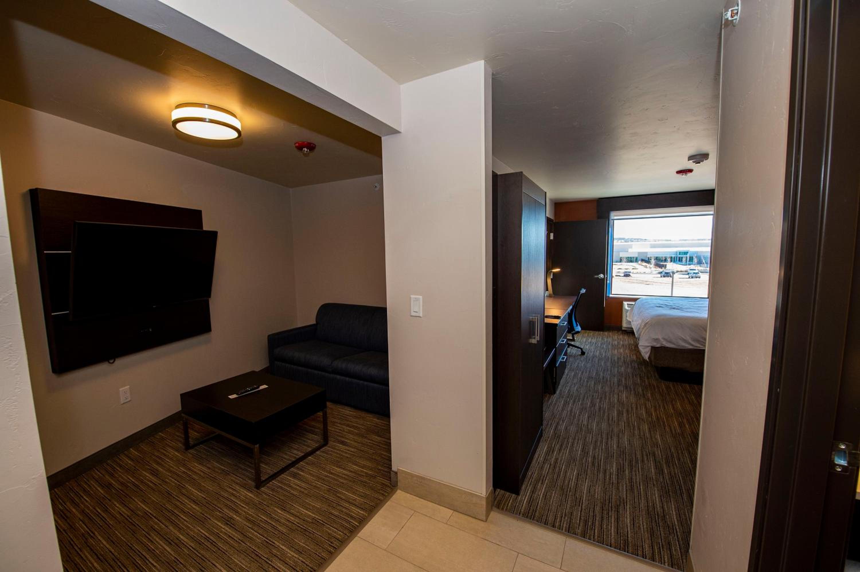 Queen Room with Two Queen Beds - Hearing and Disability Access/Non-Smoking photo 3