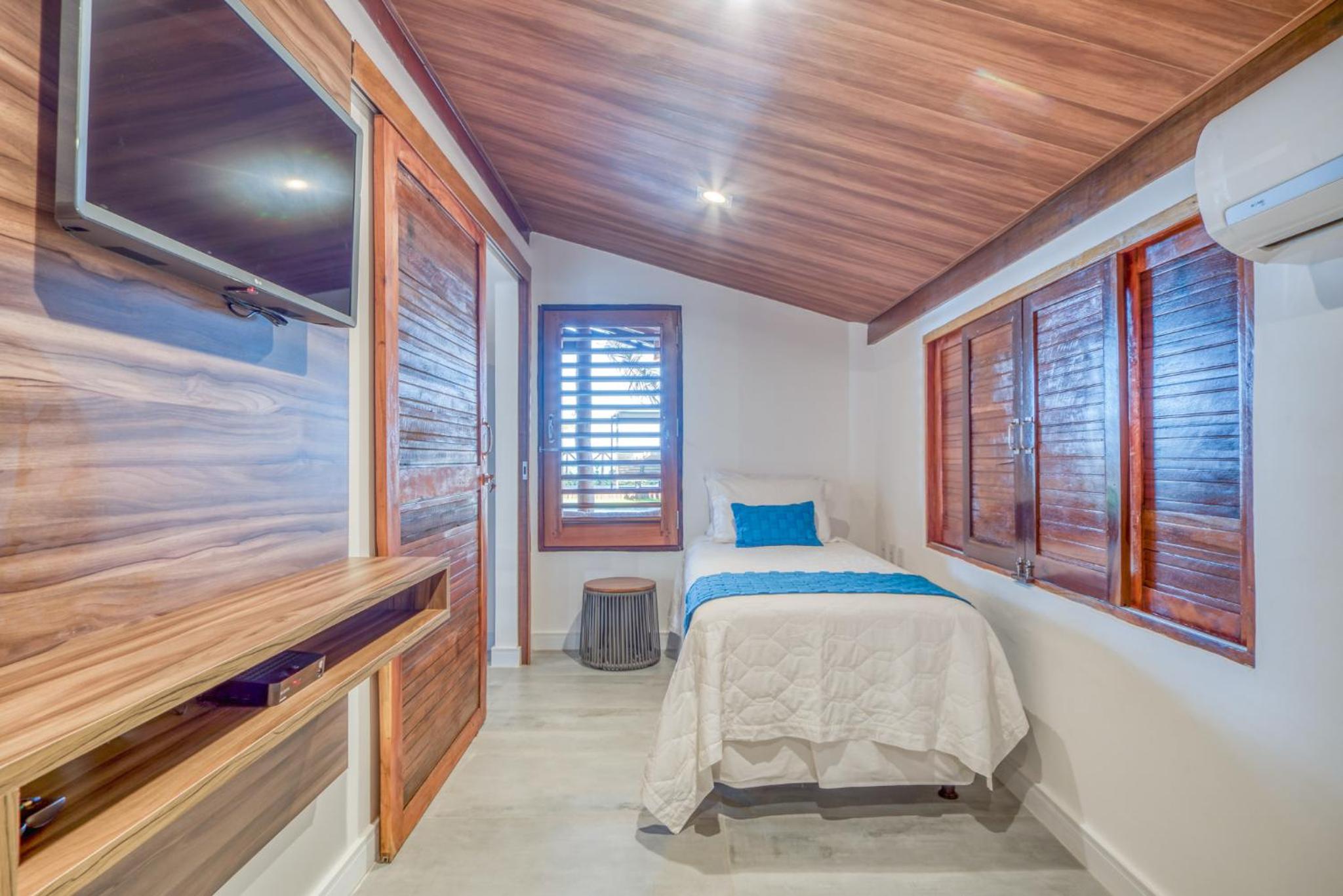 Two-Bedroom Chalet Master Sea View