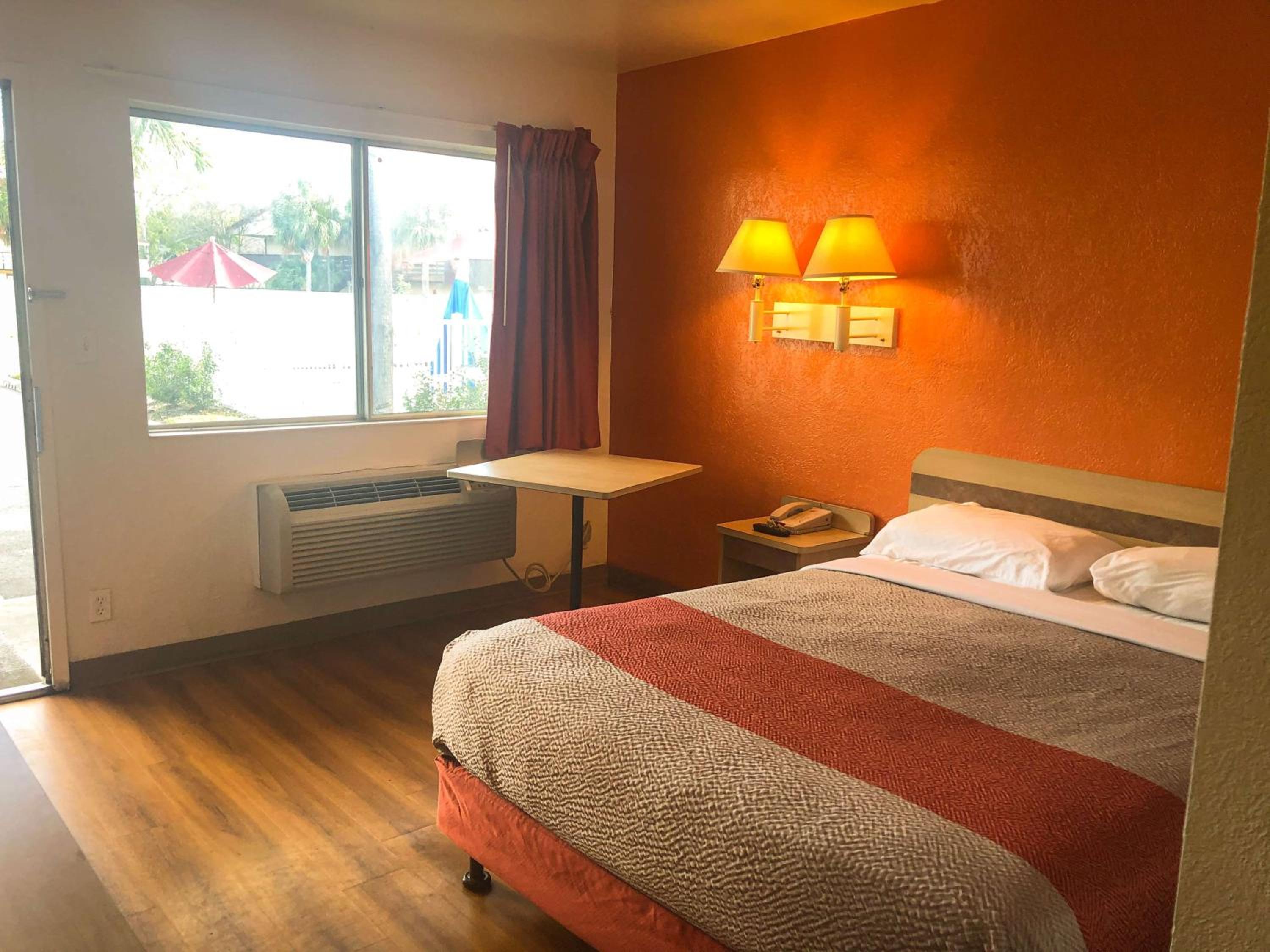 Double Room - Disability Access - Non-Smoking - Photo 7