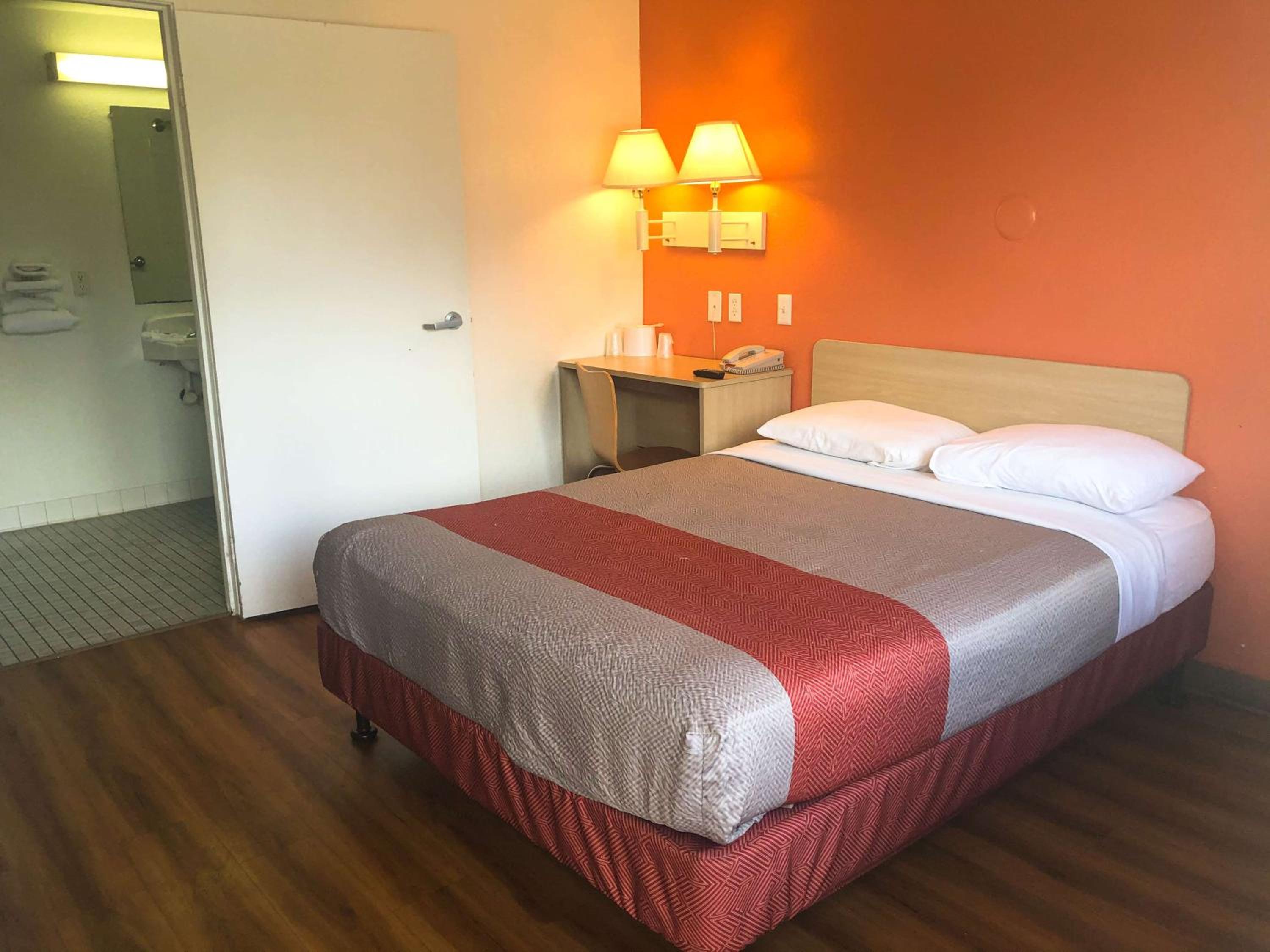 Double Room - Disability Access - Non-Smoking - Photo 9