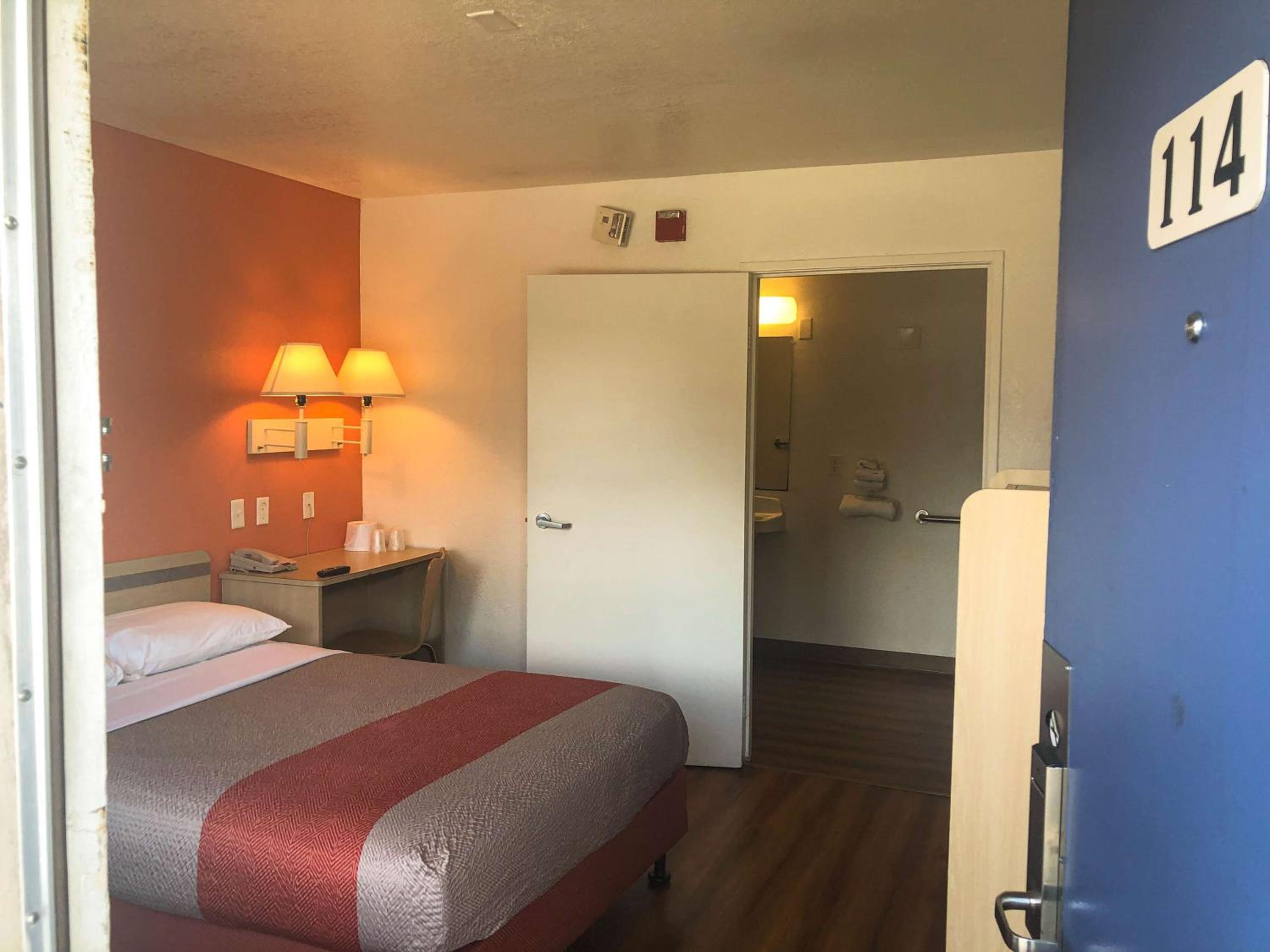 Double Room - Disability Access - Non-Smoking - Photo 5