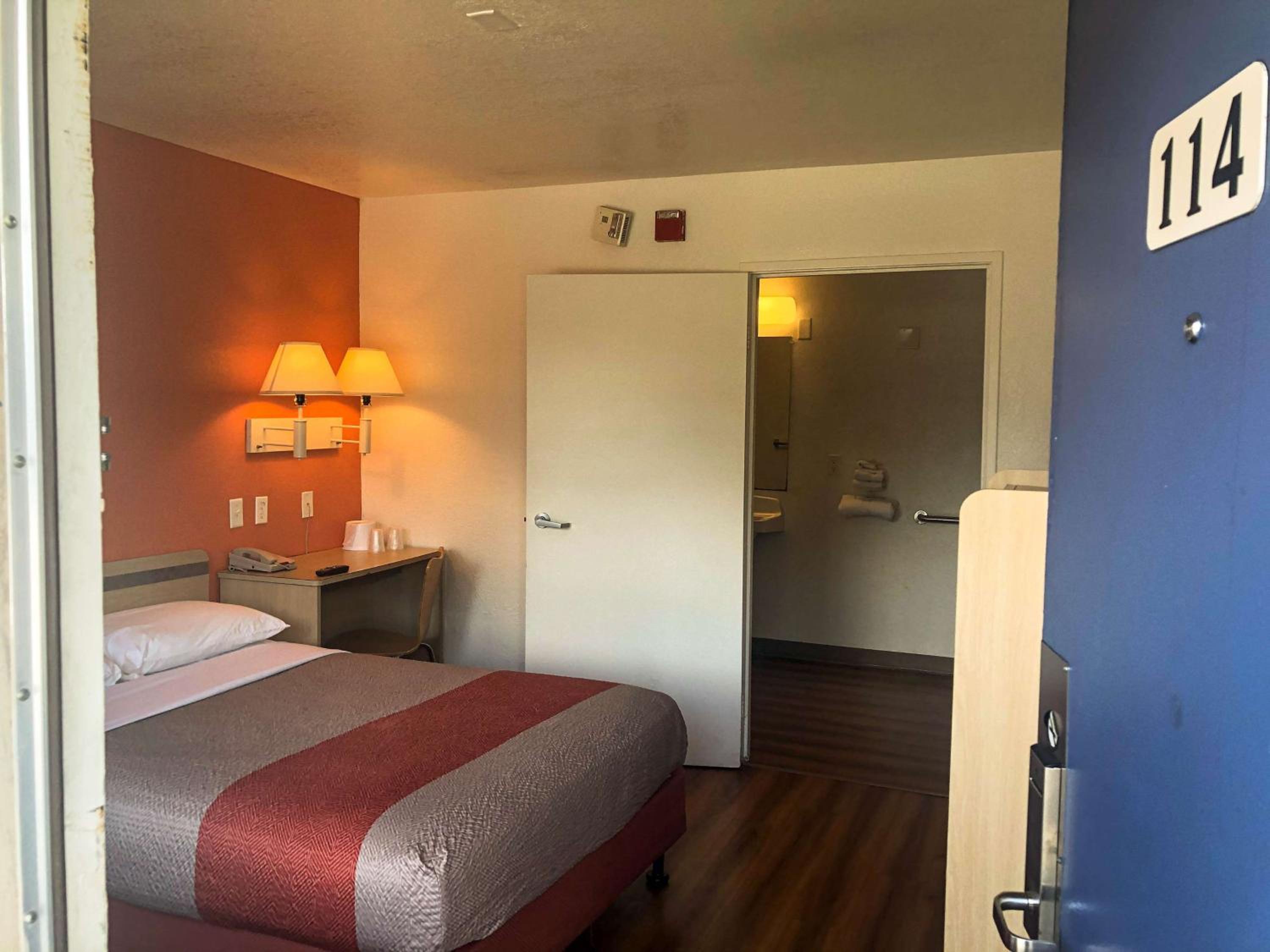 Double Room - Disability Access - Non-Smoking - Photo 4