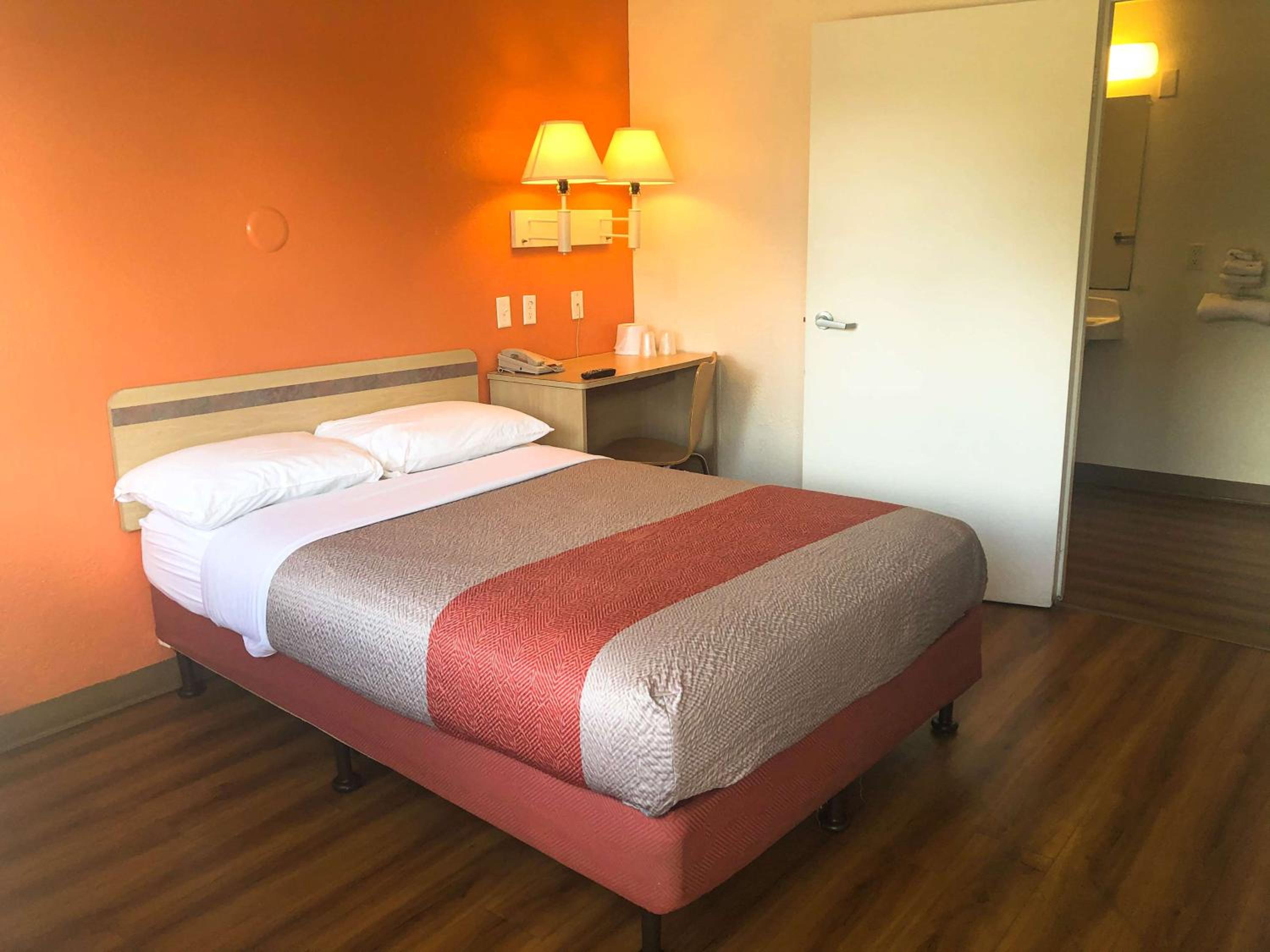 Double Room - Disability Access - Non-Smoking - Photo 10
