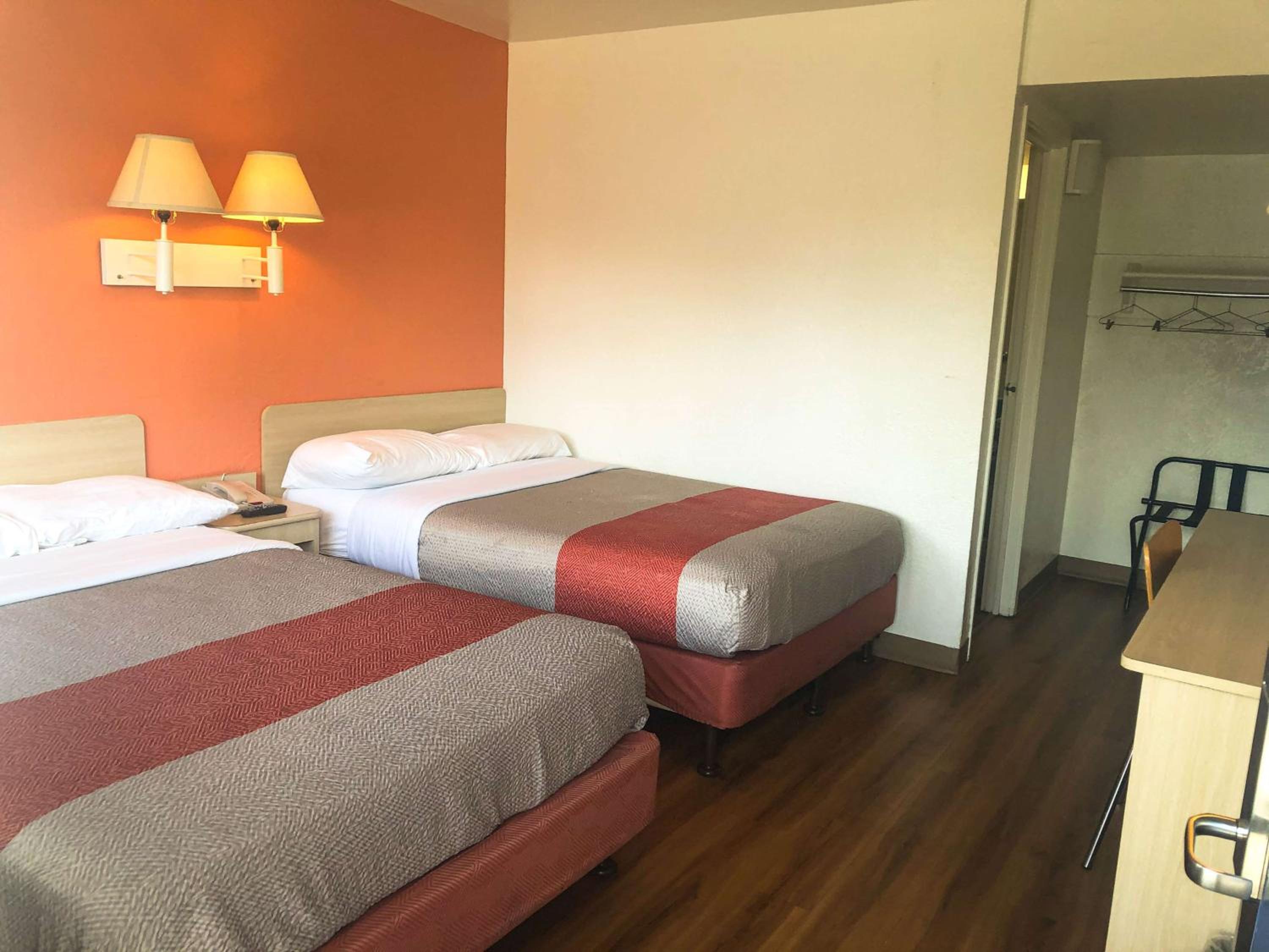 Quadruple Room - Photo 3