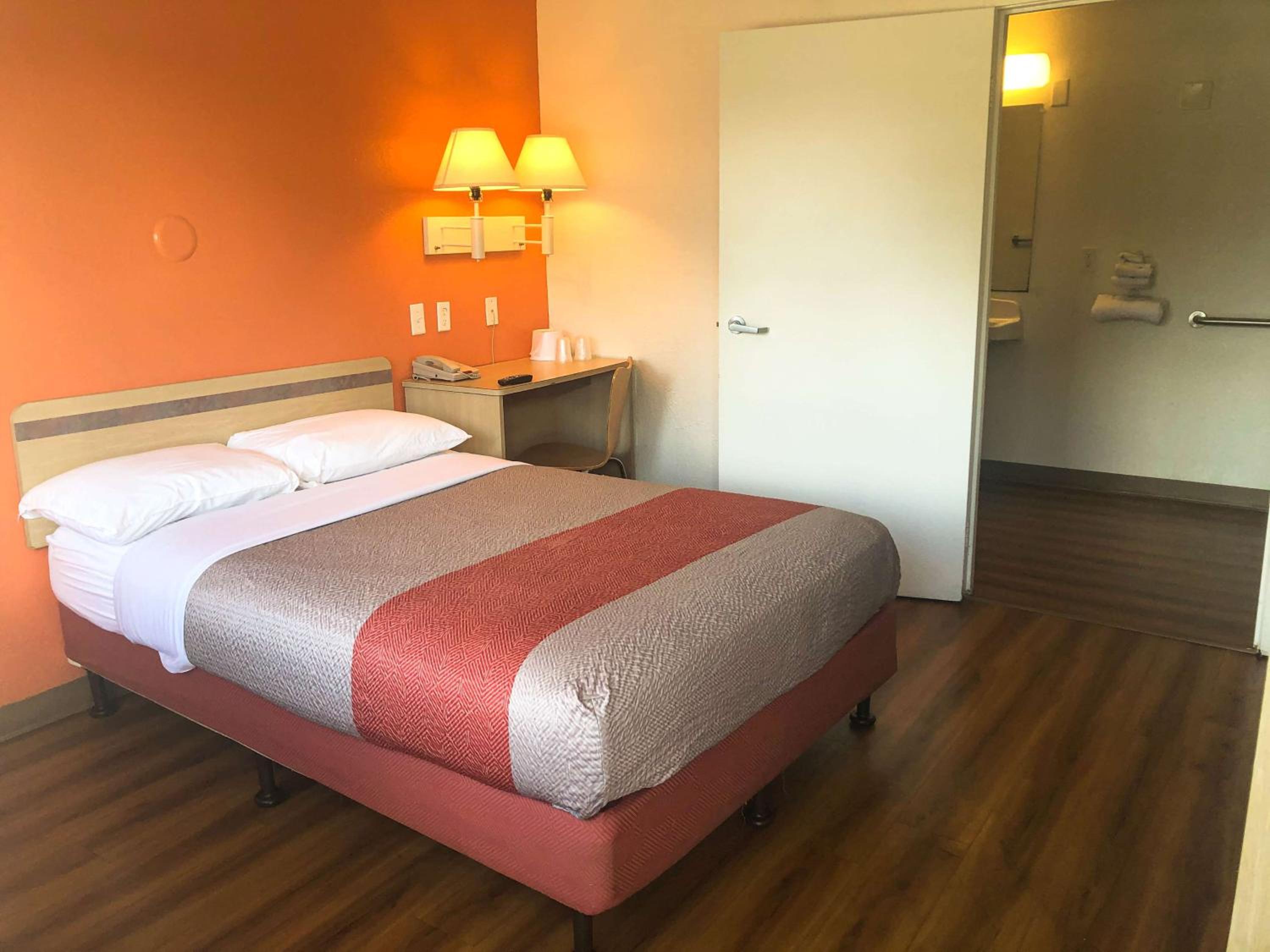 Double Room - Disability Access - Non-Smoking - Photo 2