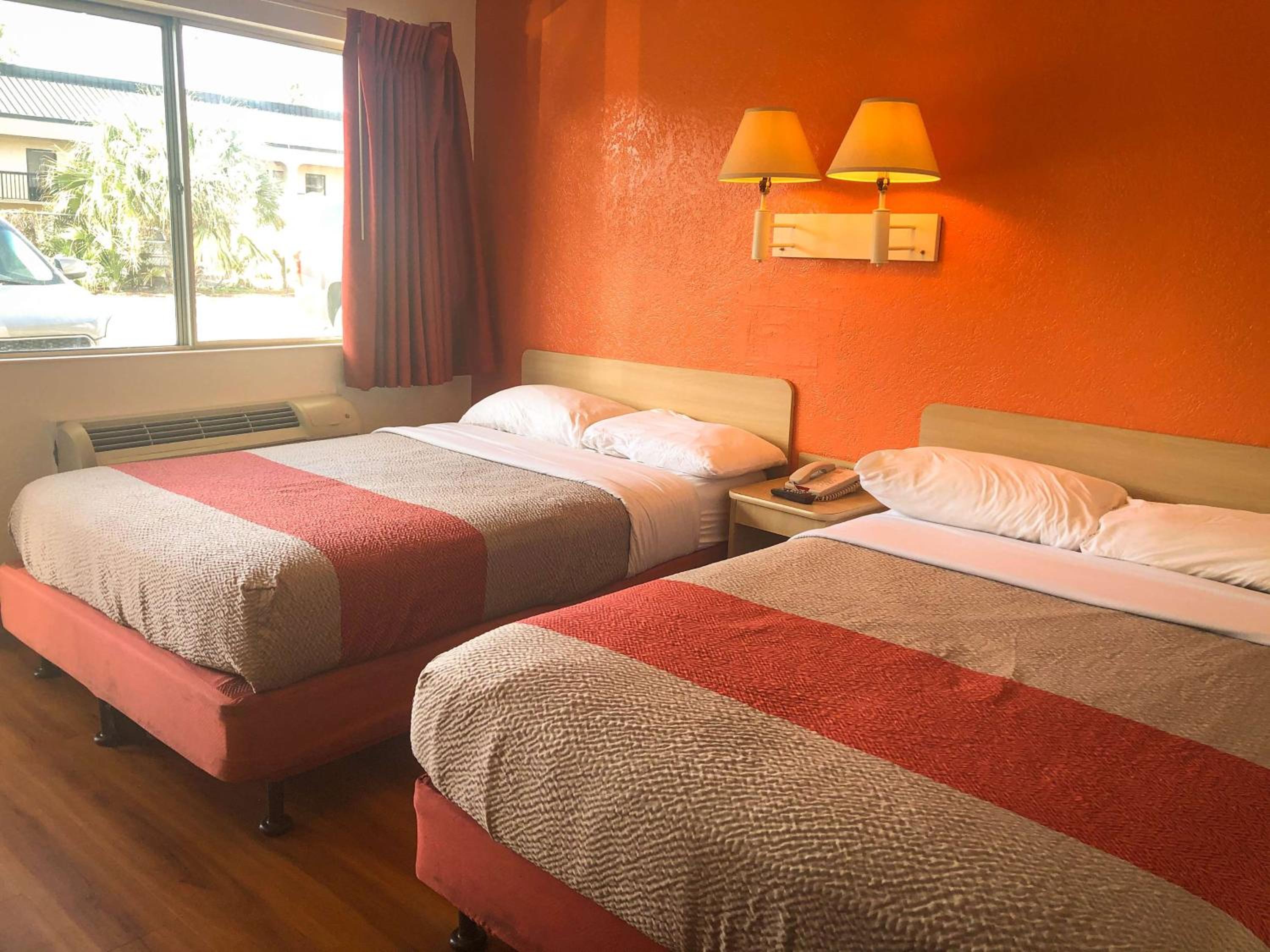 Quadruple Room - Photo 2