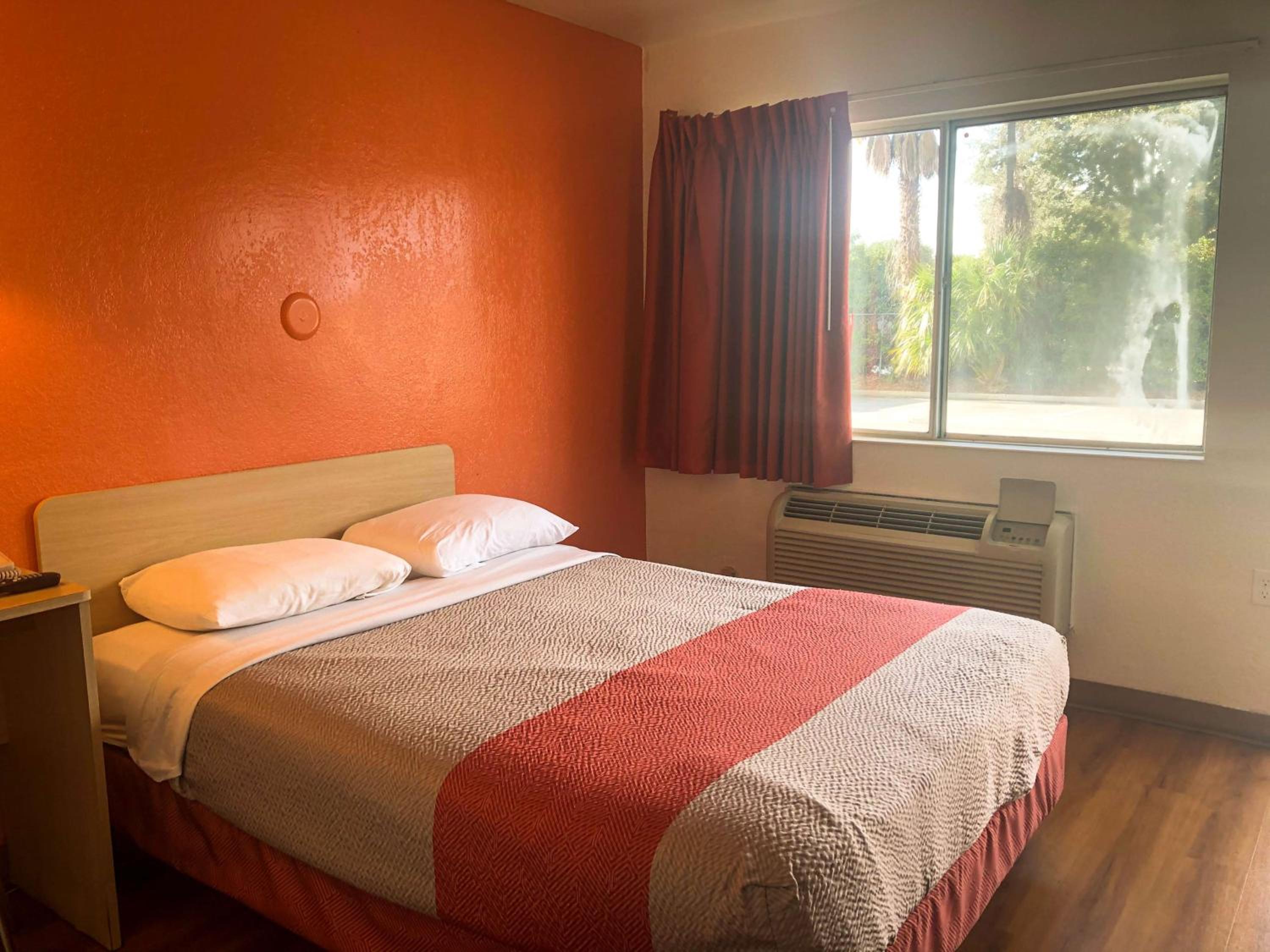 Double Room - Disability Access - Non-Smoking - Photo 12