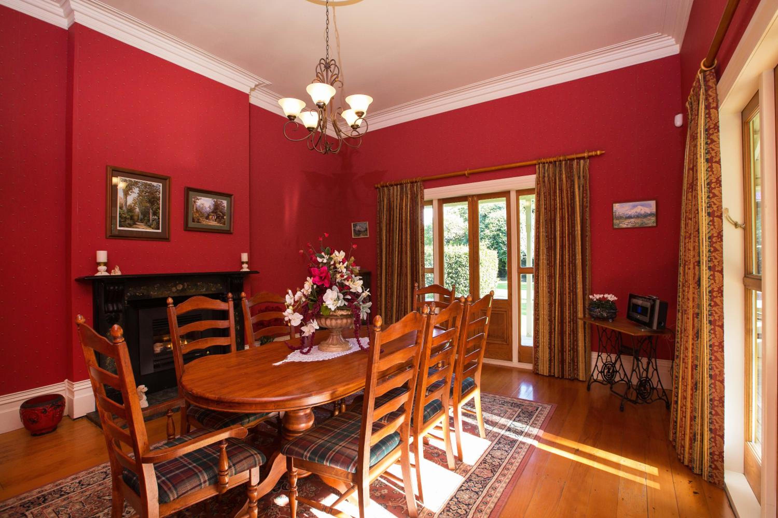 Deluxe Queen Suite photo 2