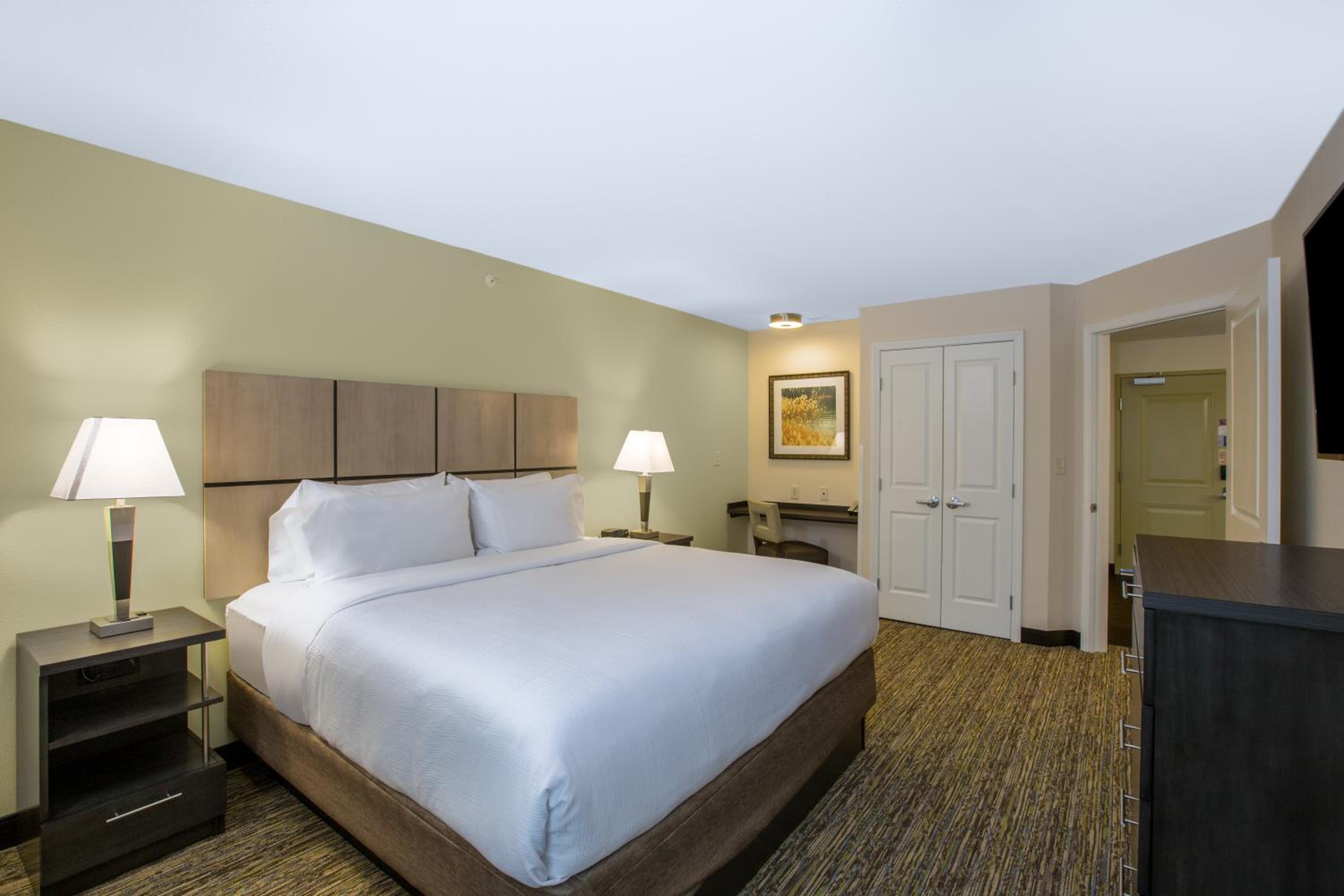 One-Bedroom King Suite photo 1