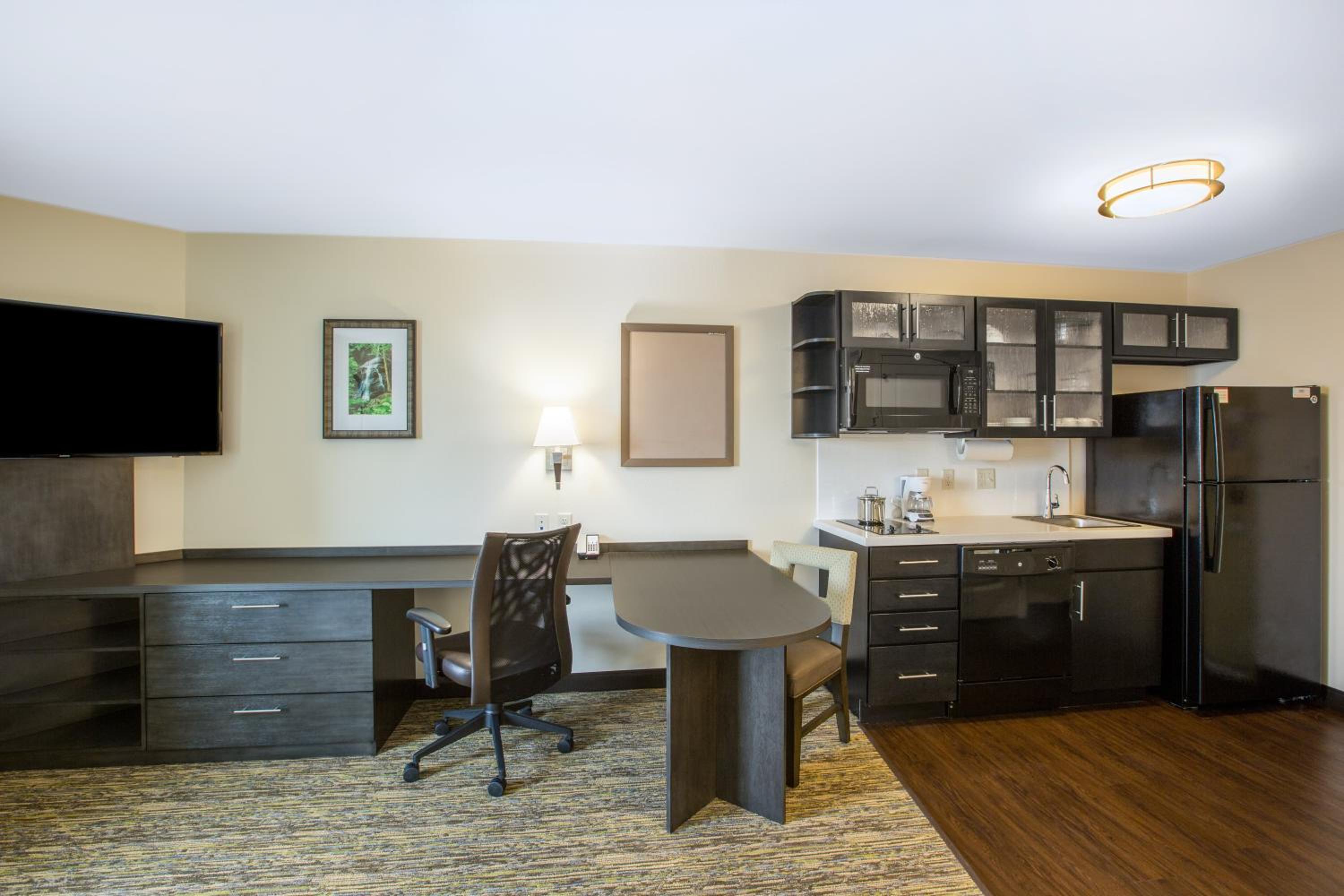 Studio Queen Suite
